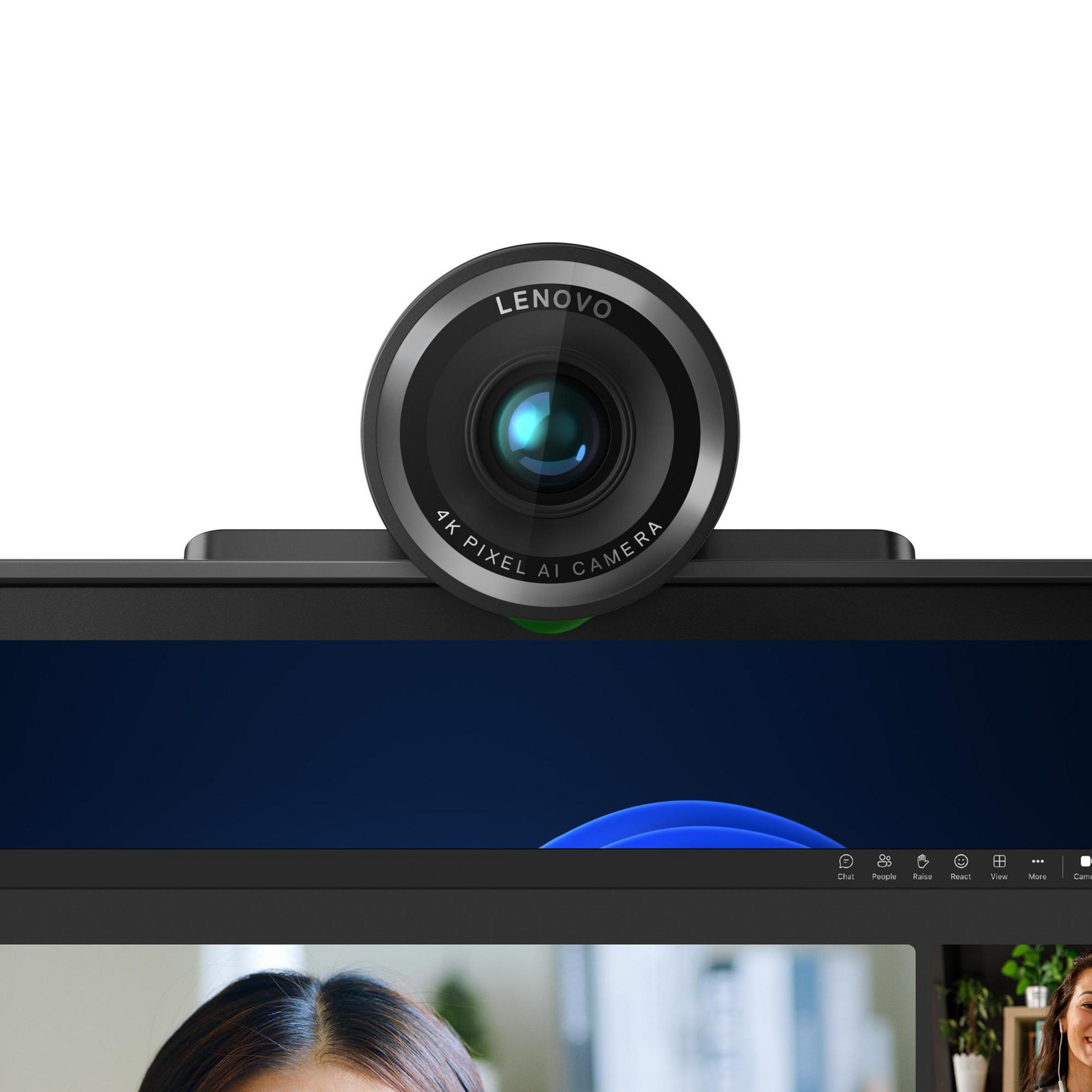 Una telecamera Lenovo 4K AI è montata su un monitor. Lo schermo mostra uno sfondo blu e una barra delle applicazioni.