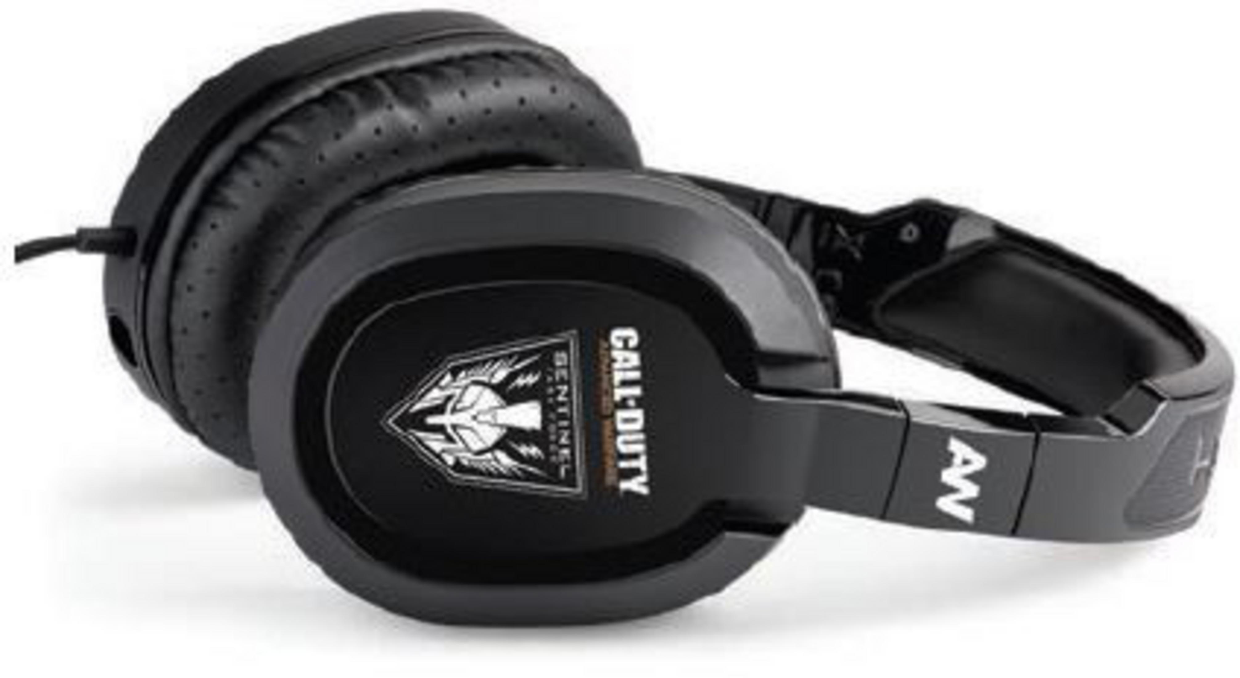 Cuffie nere Call of Duty con logo e testo "AW" sulla fascia.