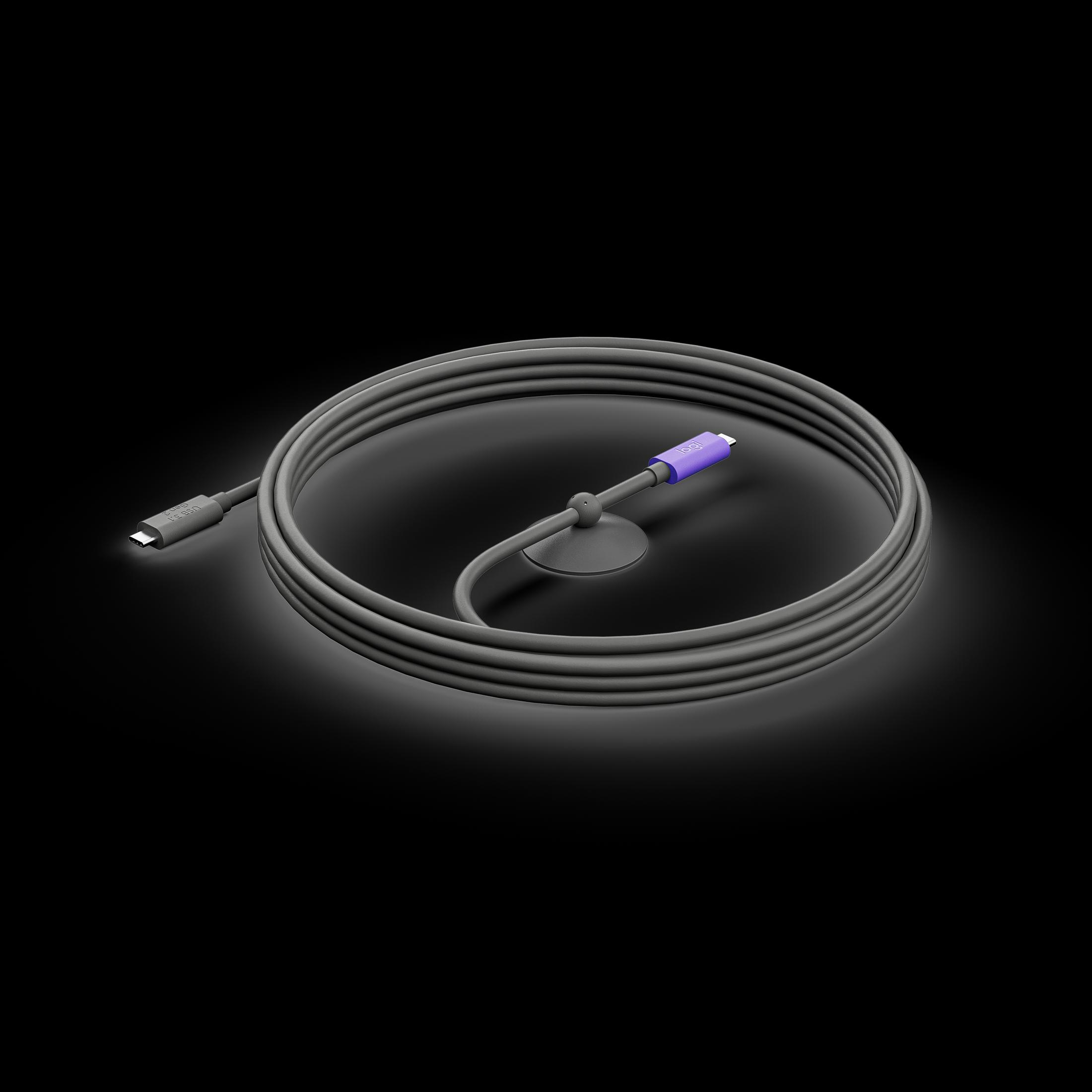 Un cavo USB-C grigio con connettore viola, avvolto su sfondo nero.