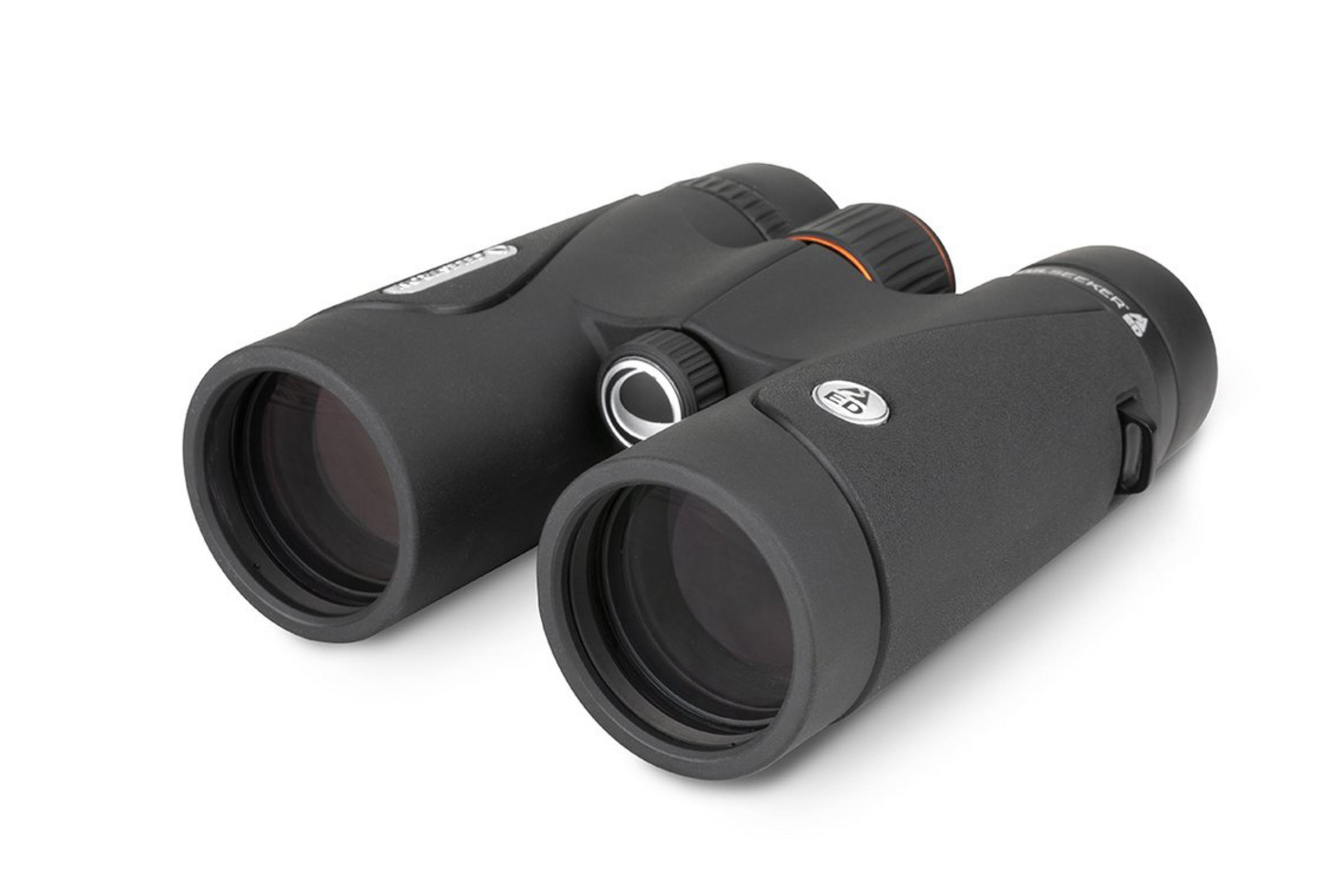 Schwarze Fernglas mit silbernem Fokusrad und orangefarbenen Akzenten auf weißem Hintergrund.