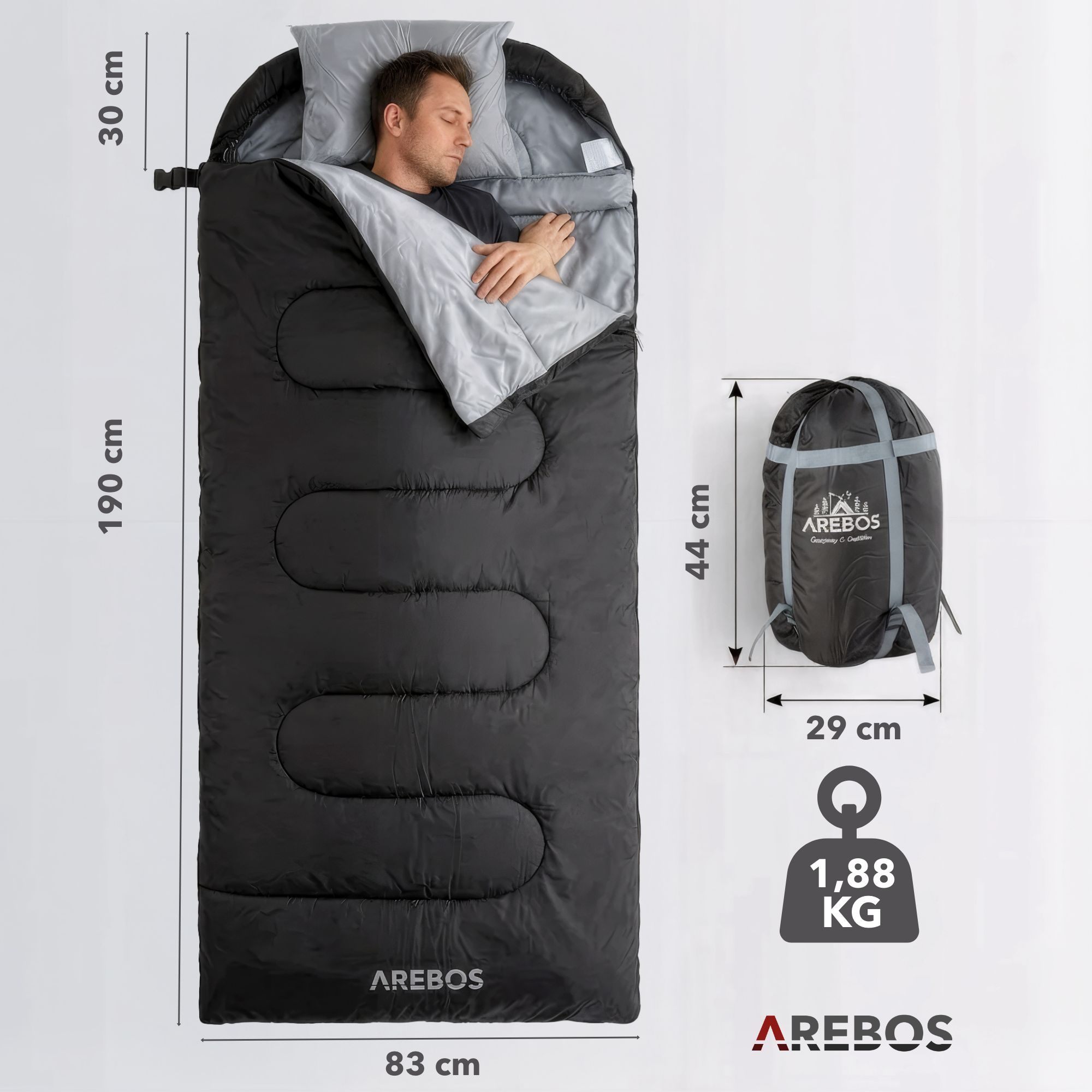 Ein Mann schläft in einem schwarzen Schlafsack. Maße und Gewicht sind angegeben.