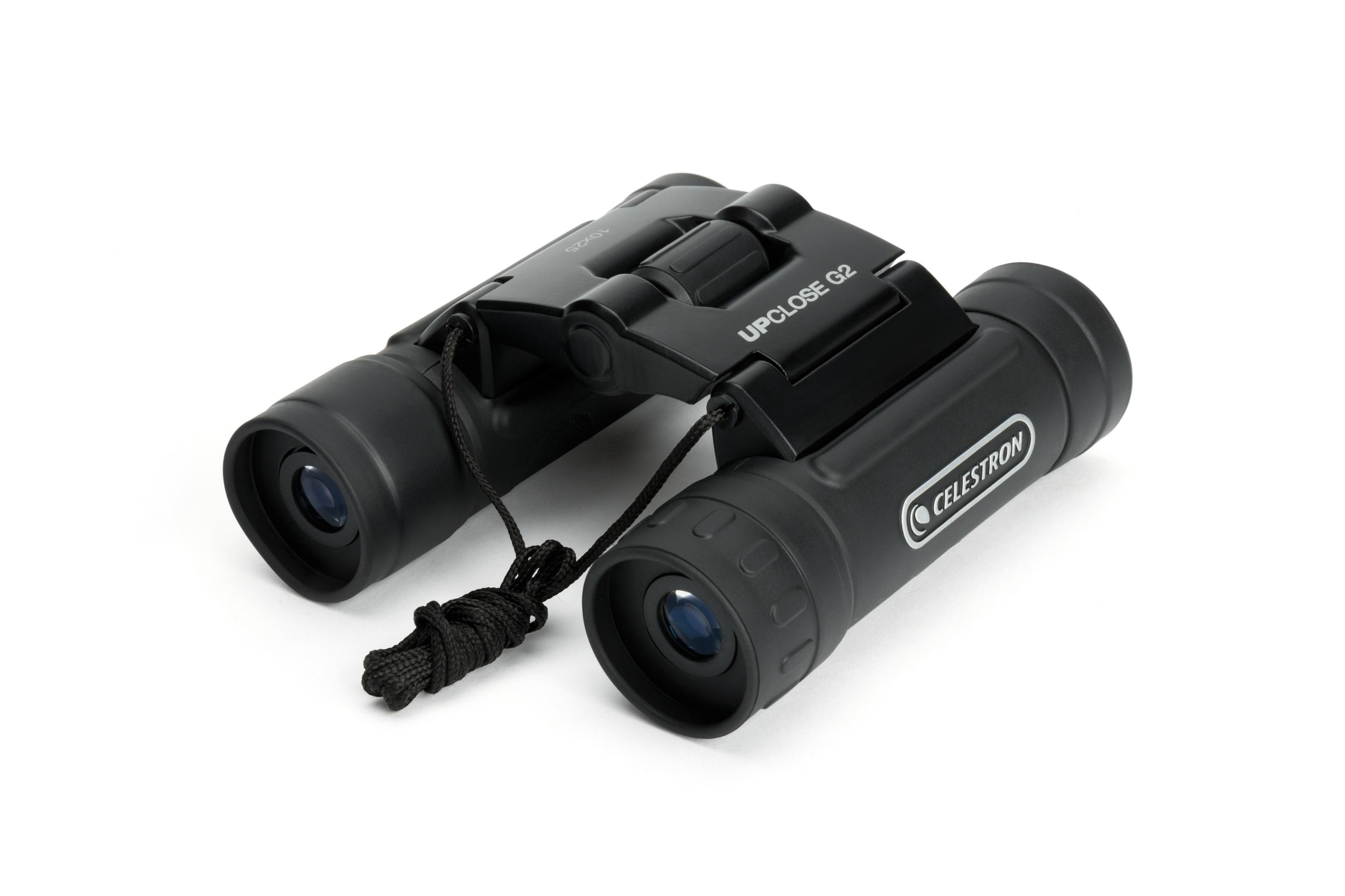 Schwarze Celestron Fernglas mit 10x25 Vergrößerung und Trageband.