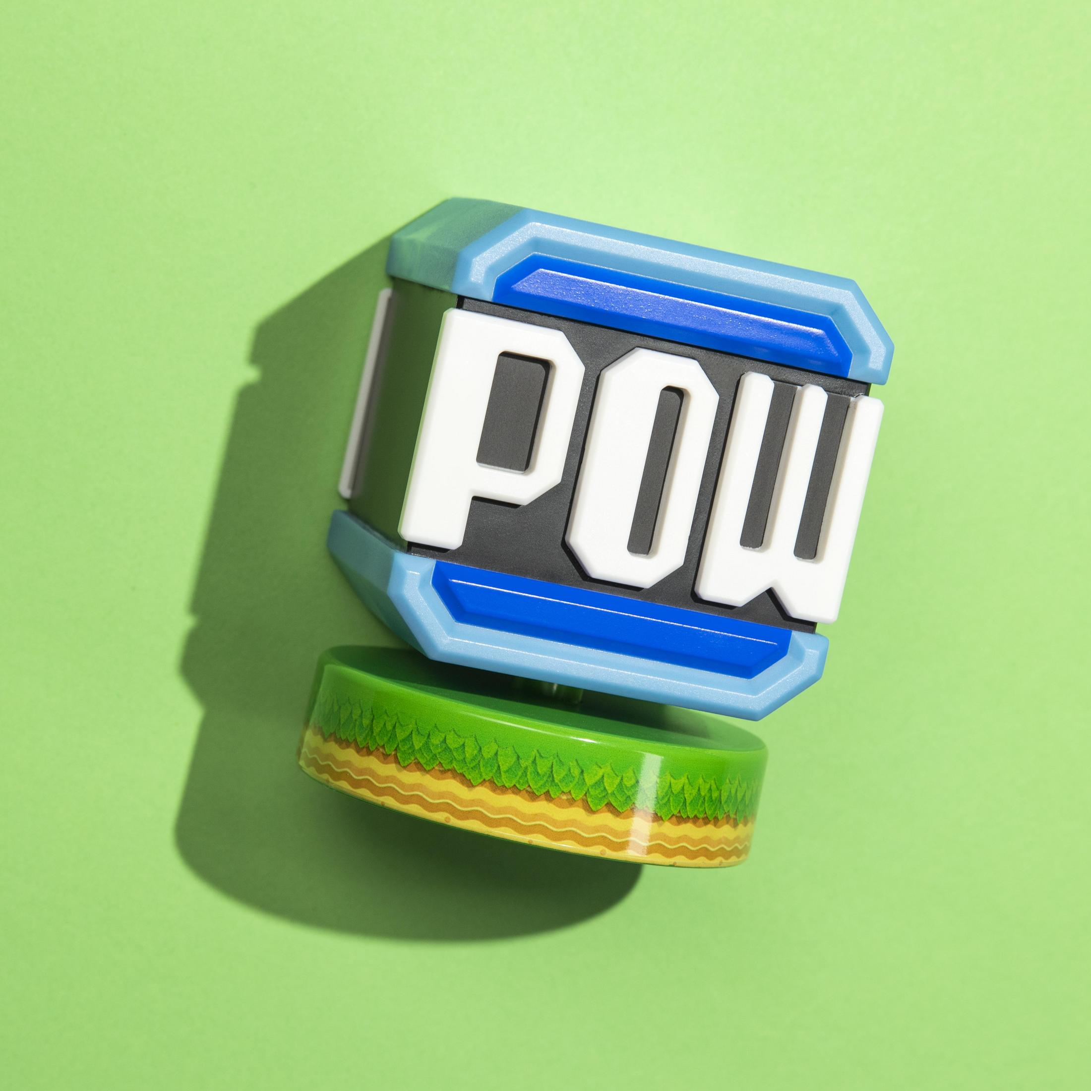 Ein POW-Block aus einem Videospiel auf grünem Hintergrund.