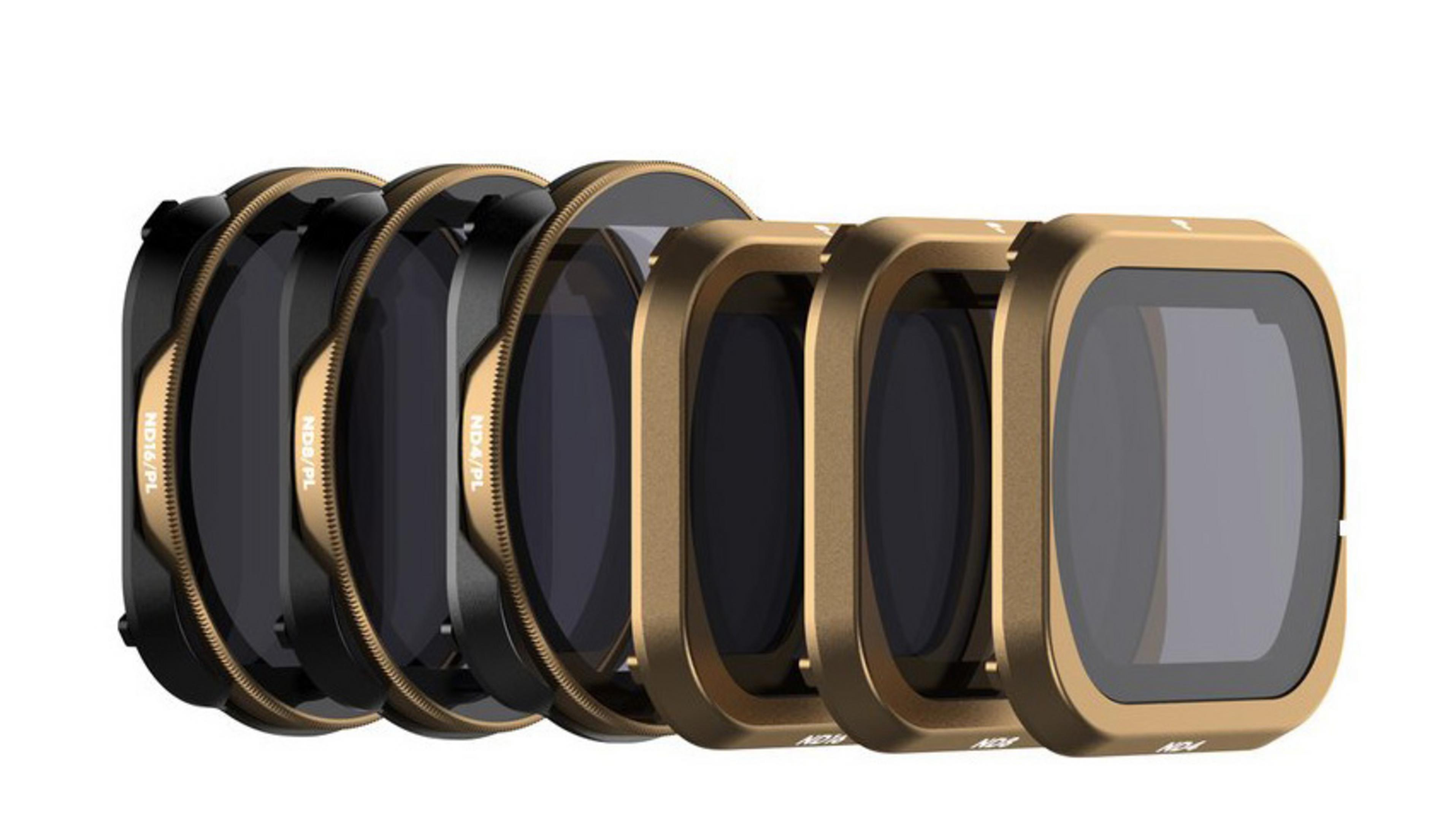 Filtri per fotocamera rettangolari dorati e neri con cornici metalliche, uno accanto all'altro.