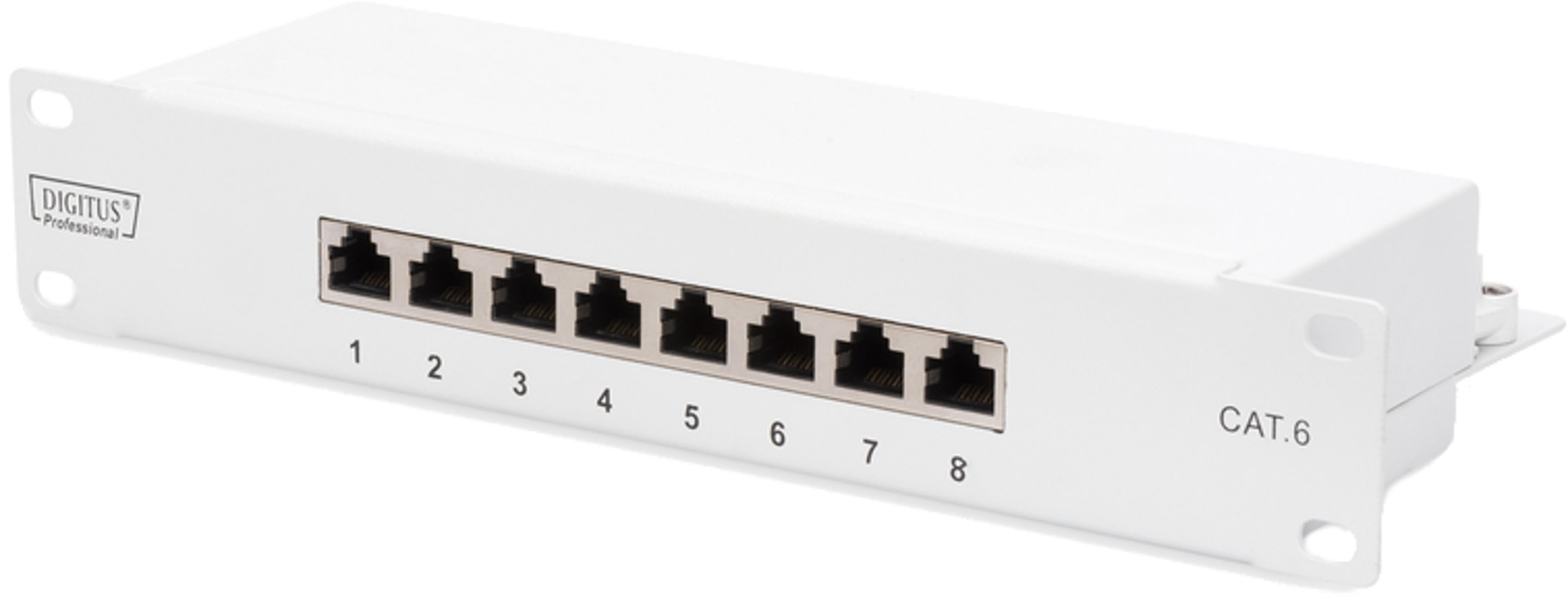 Un pannello patch Cat.6 bianco da 8 porte con connettori RJ45 e numerazione.