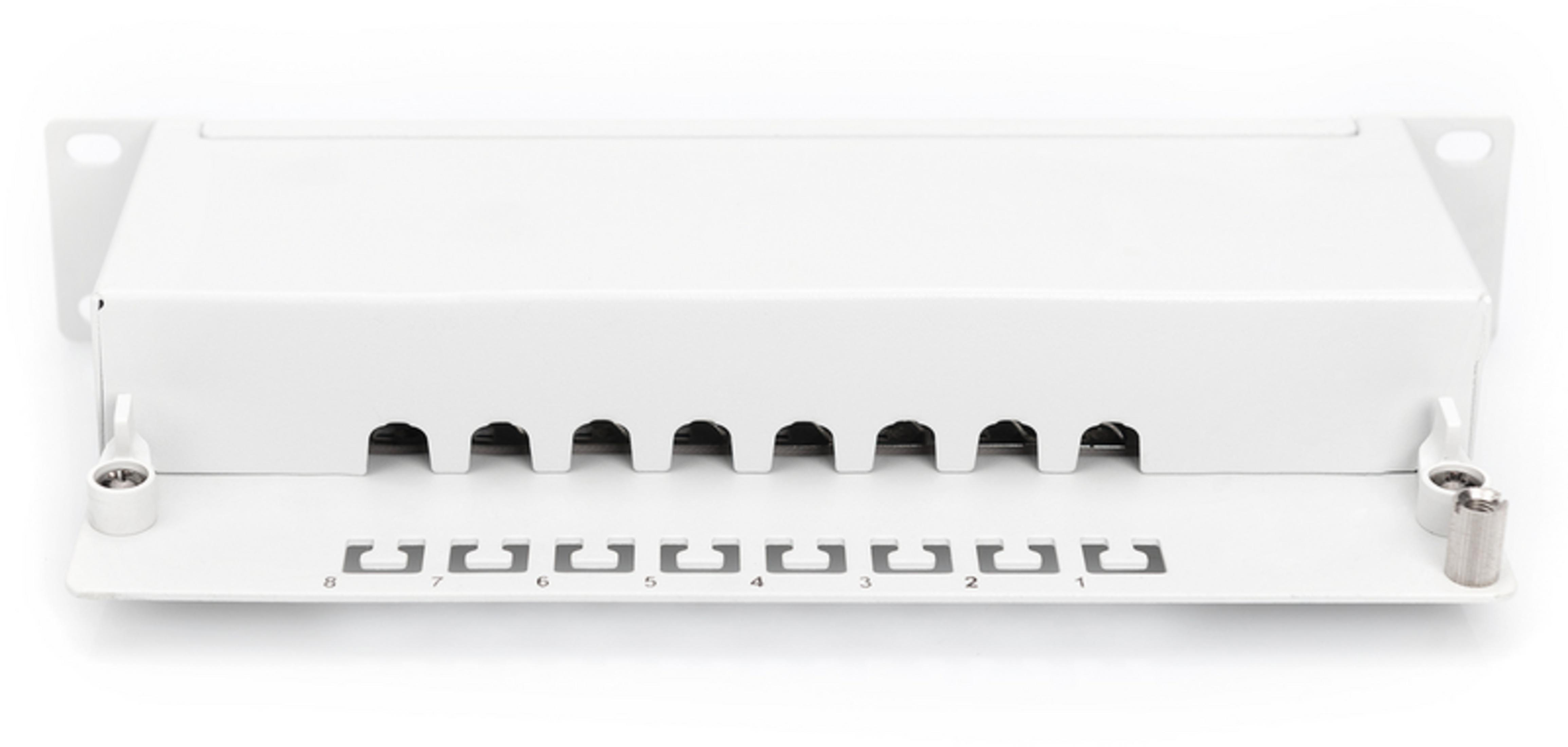 Un pannello patch bianco con porte numerate da 1 a 8 e otto aperture.