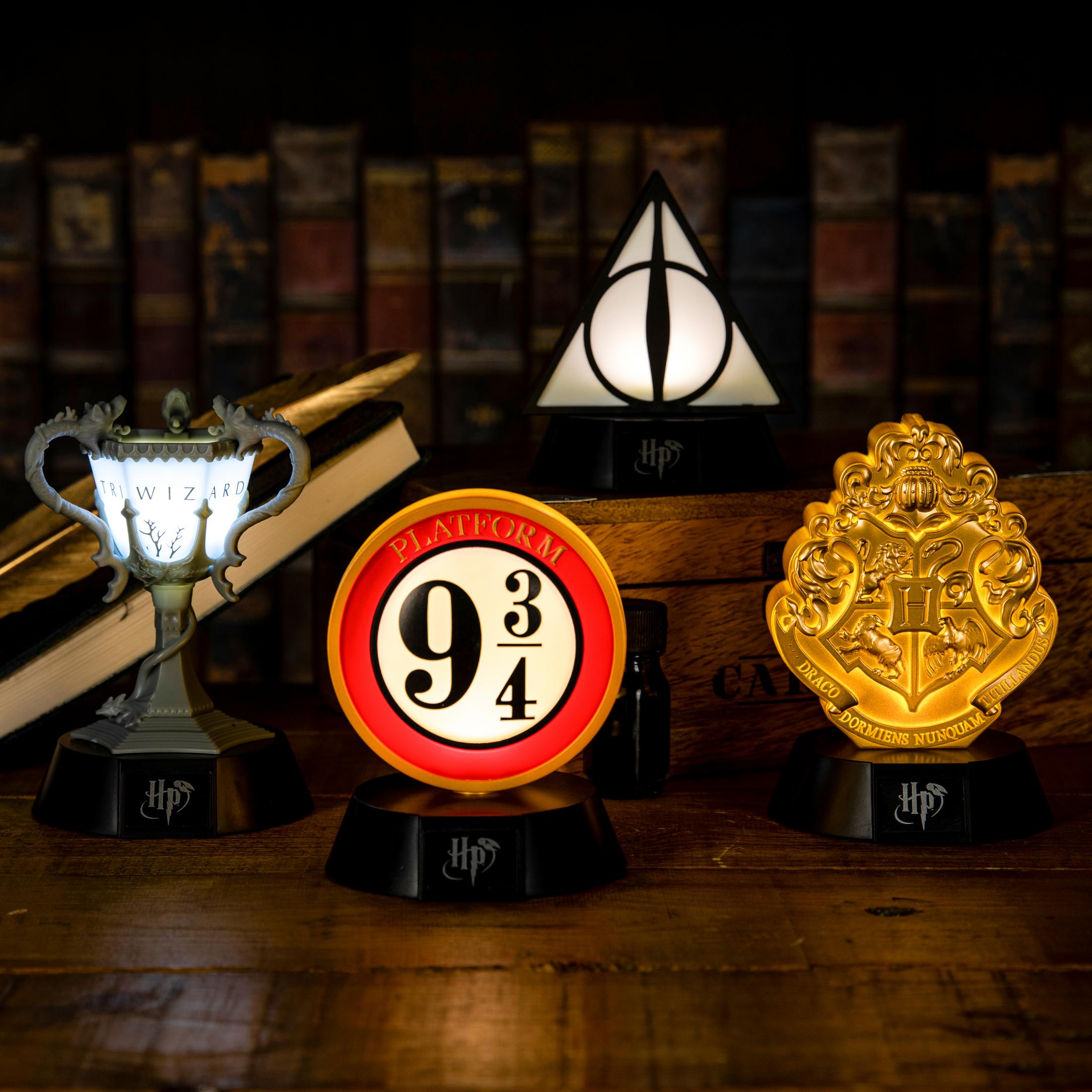 Harry Potter Deko: Pokal, Gleis 9 3/4, Wappen, Dreieck-Symbol.