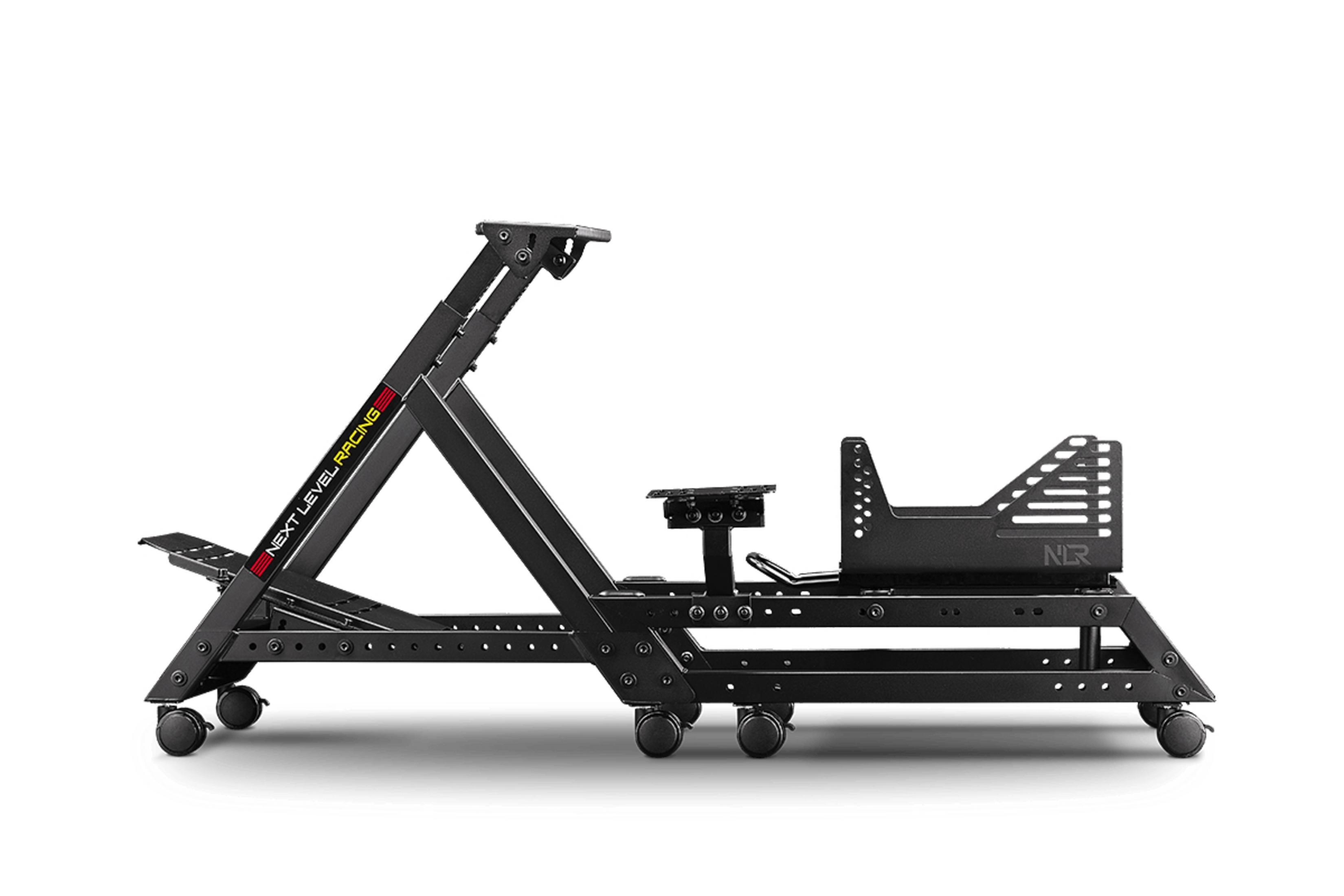 Un soporte negro para simulador de carreras con ruedas, ajustable.
