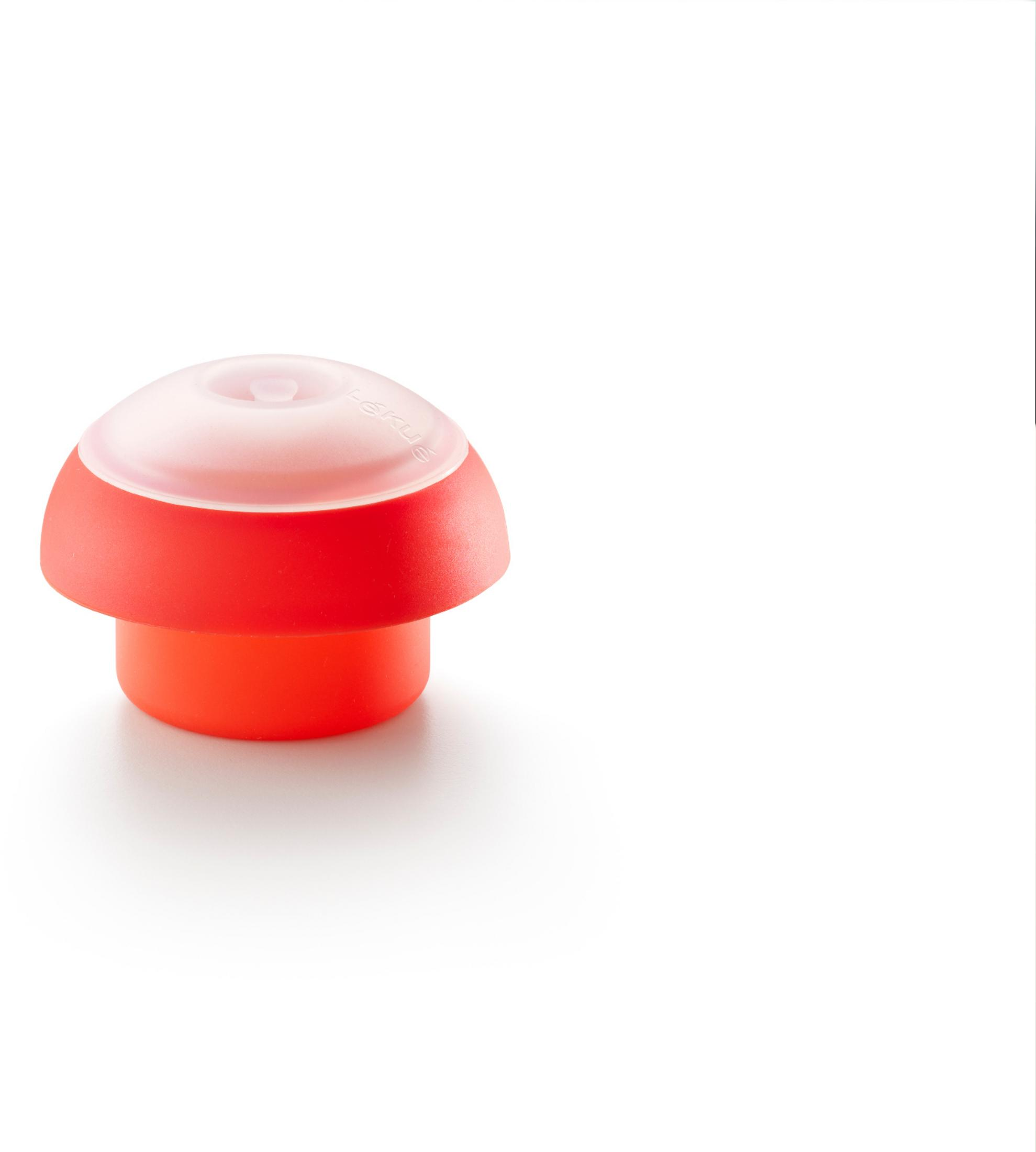 Un coperchio Lekue rosso con parte superiore traslucida su sfondo bianco.
