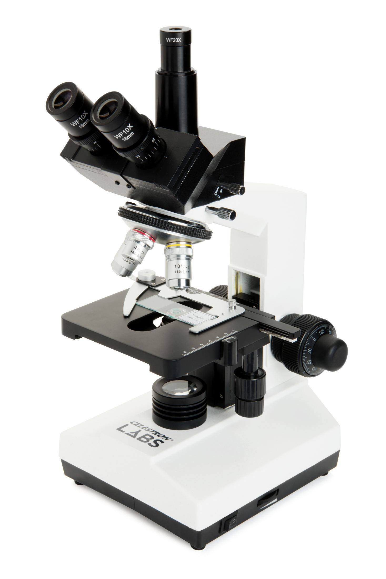 Ein weiß-schwarzes Celestron Labs Mikroskop mit zwei Okularen und mehreren Objektivlinsen.