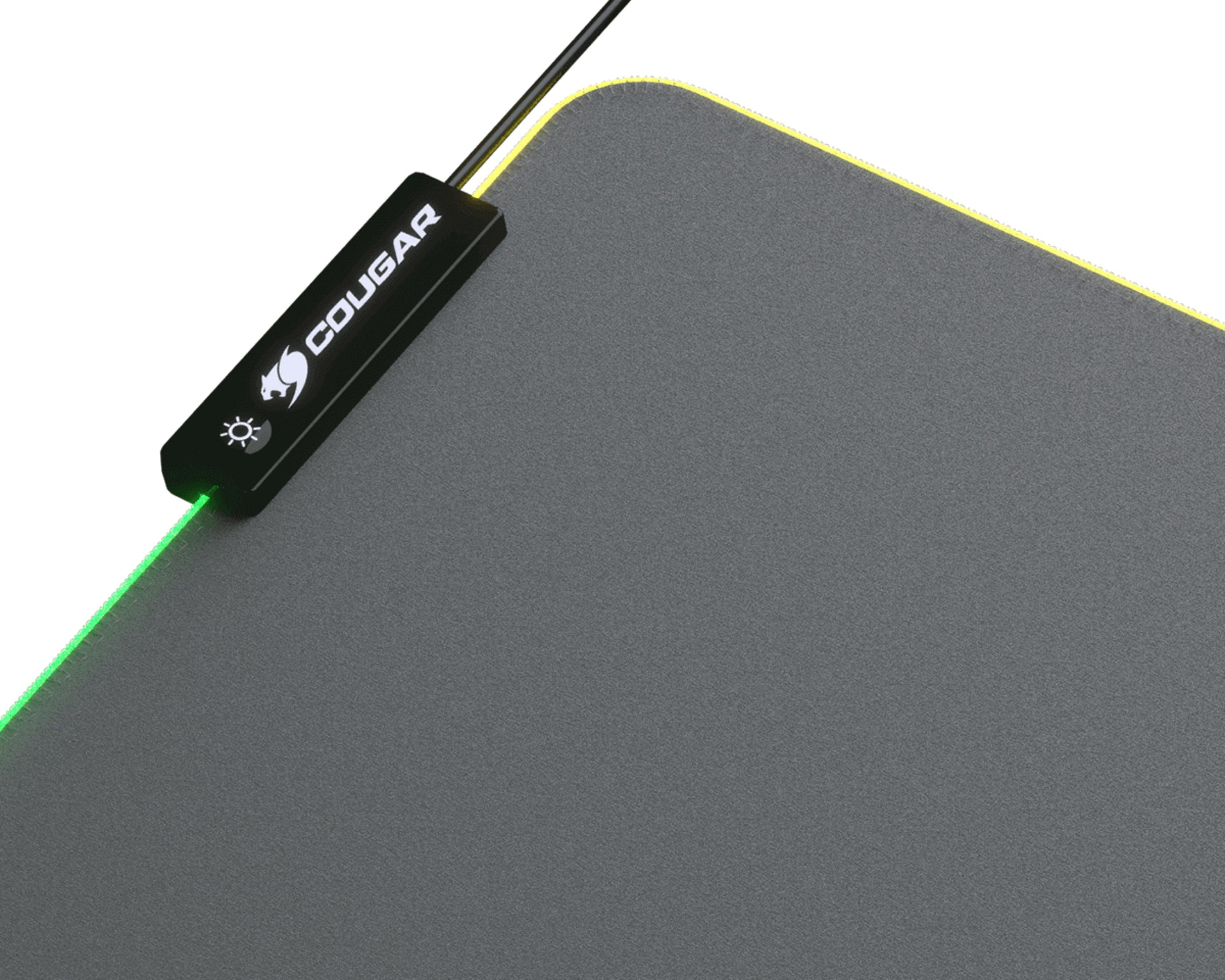 Graue Mausmatte mit schwarzem Stecker, grüner Beleuchtung und gelbem Rand.