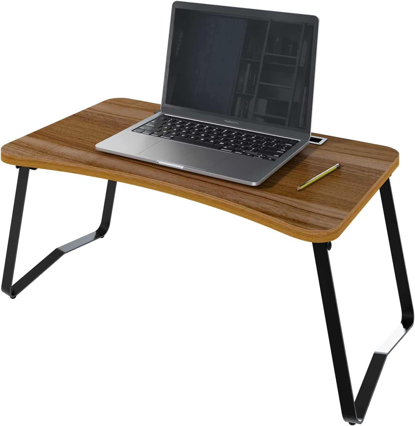 Un portátil está sobre una mesa de madera marrón con patas de metal negras.
