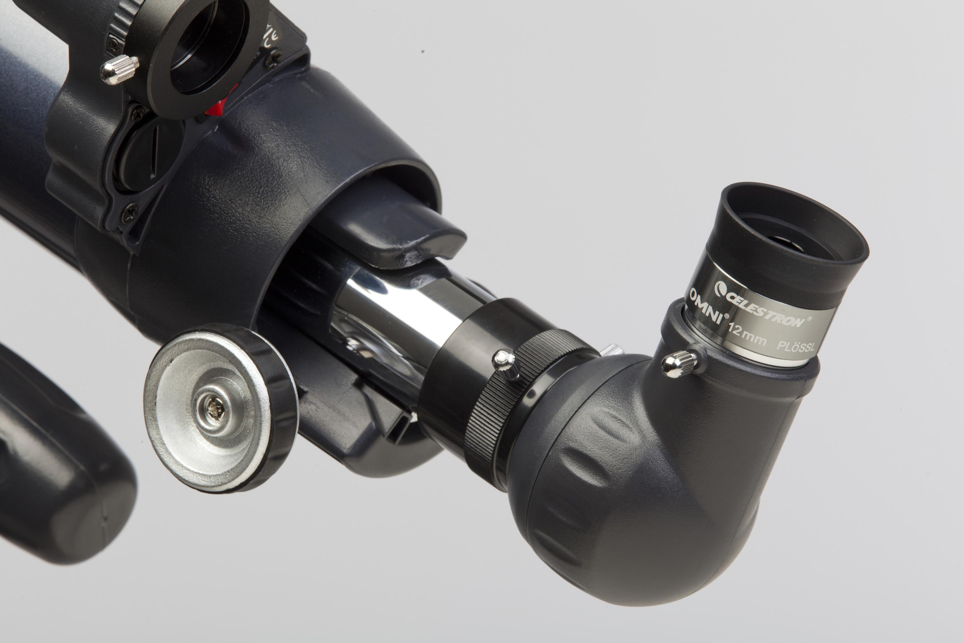 Nahaufnahme eines Teleskopokulars mit 'Celestron OMNI 12mm PLÖSSL' Beschriftung.