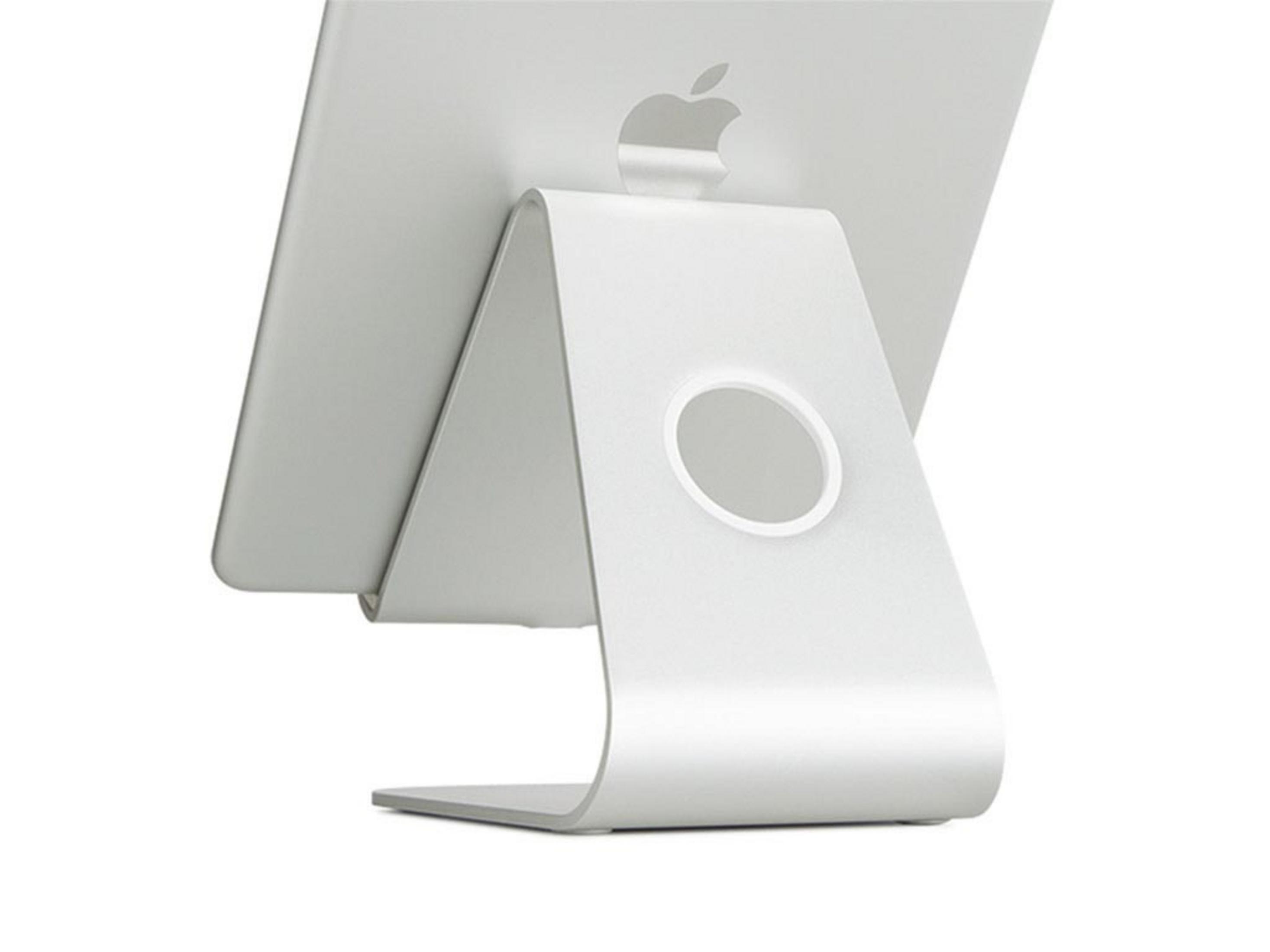 Rückseite eines silbernen Apple iMac mit dem Logo.