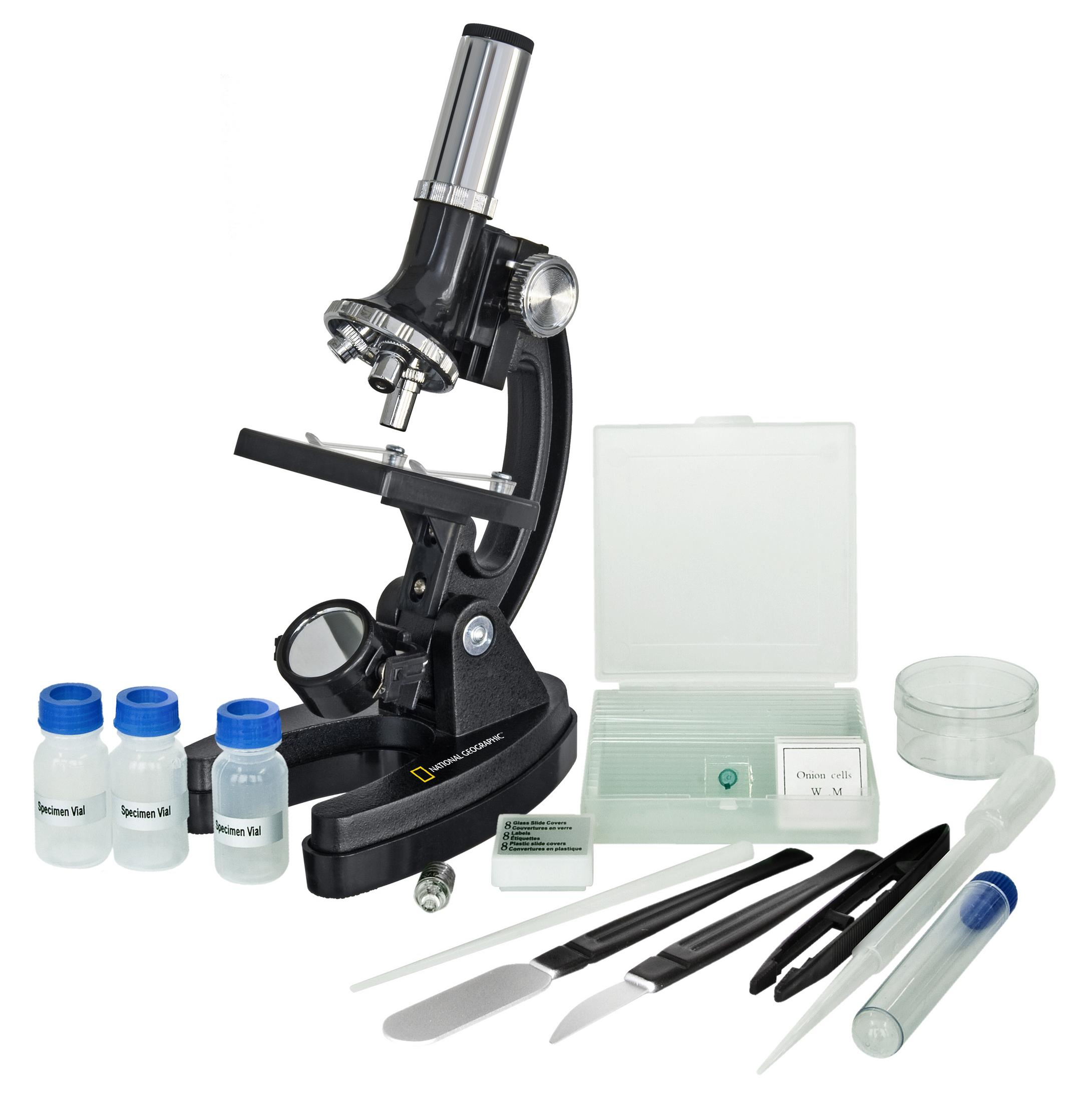Un microscopio con viales de especímenes, portaobjetos y herramientas de disección.