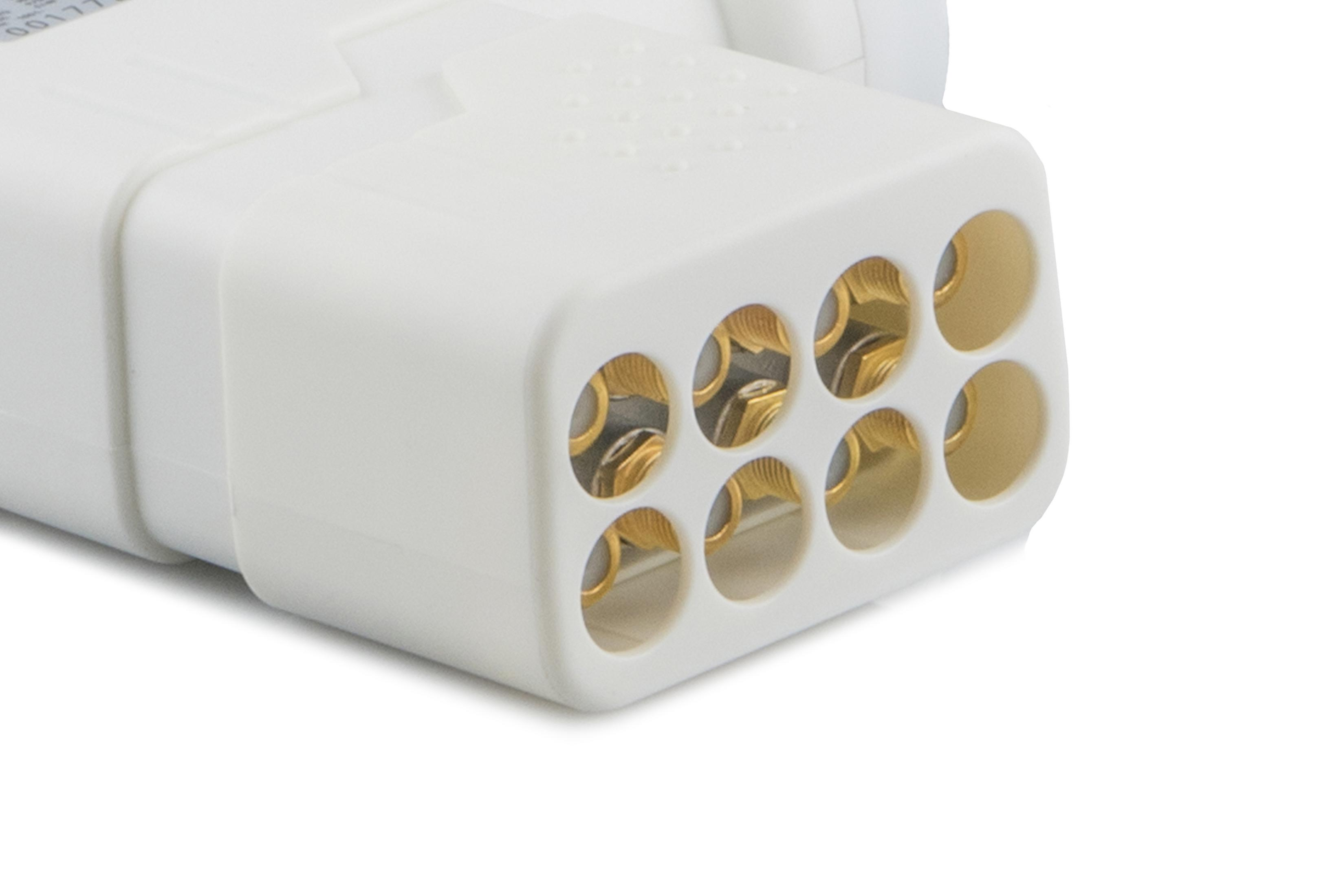 Weißer Stecker mit mehreren goldenen Kontakten in kreisförmiger Anordnung.