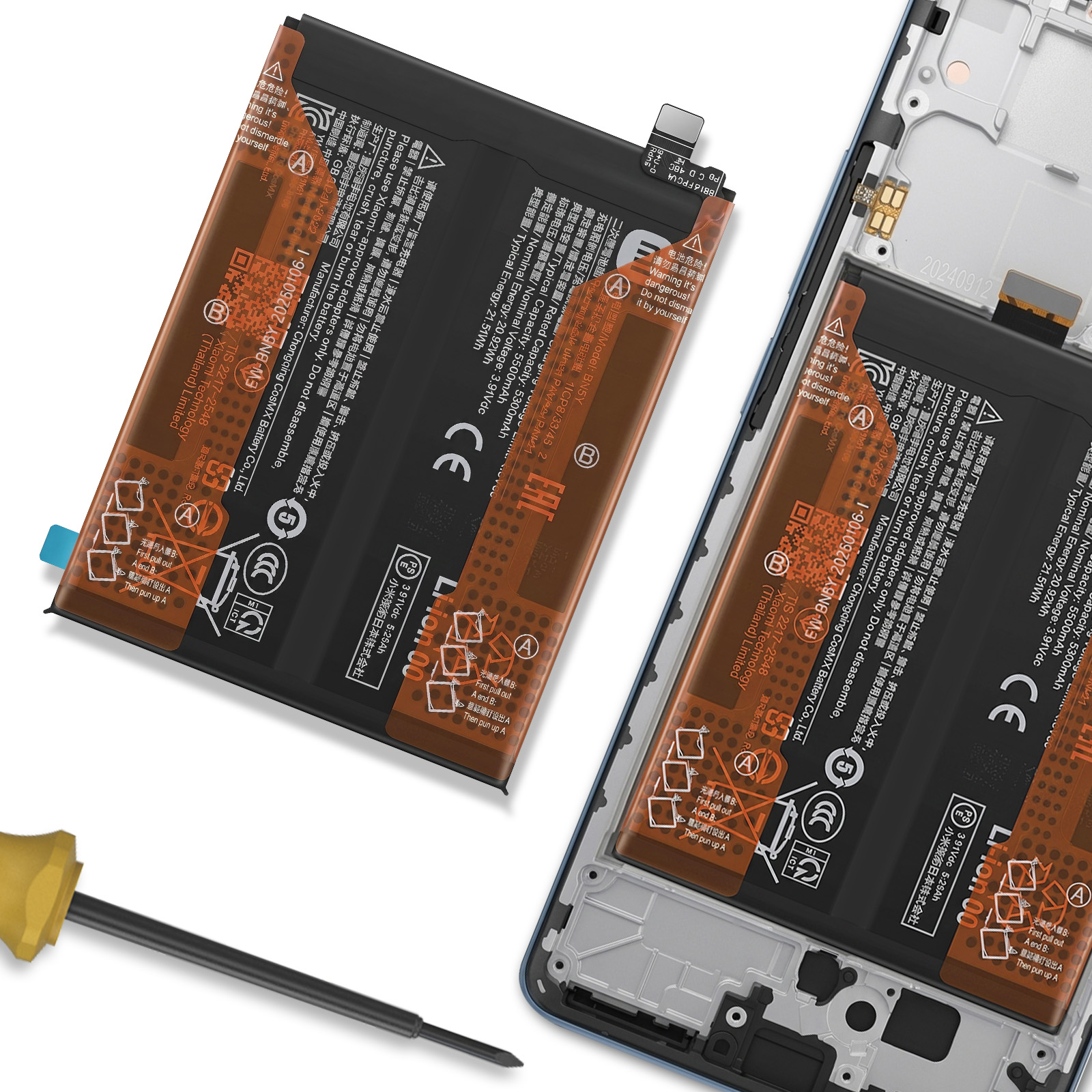 Zwei Smartphone-Akkus liegen nebeneinander, ein Schraubendreher liegt davor.