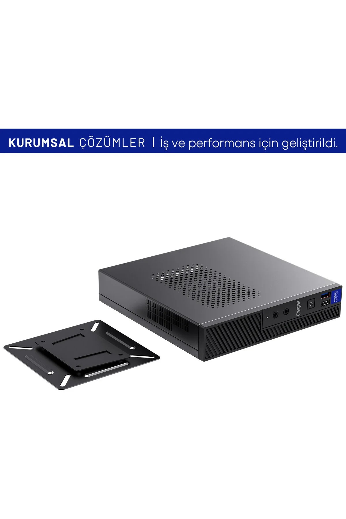 Siyah mini PC ve montaj aparatı beyaz zeminde.