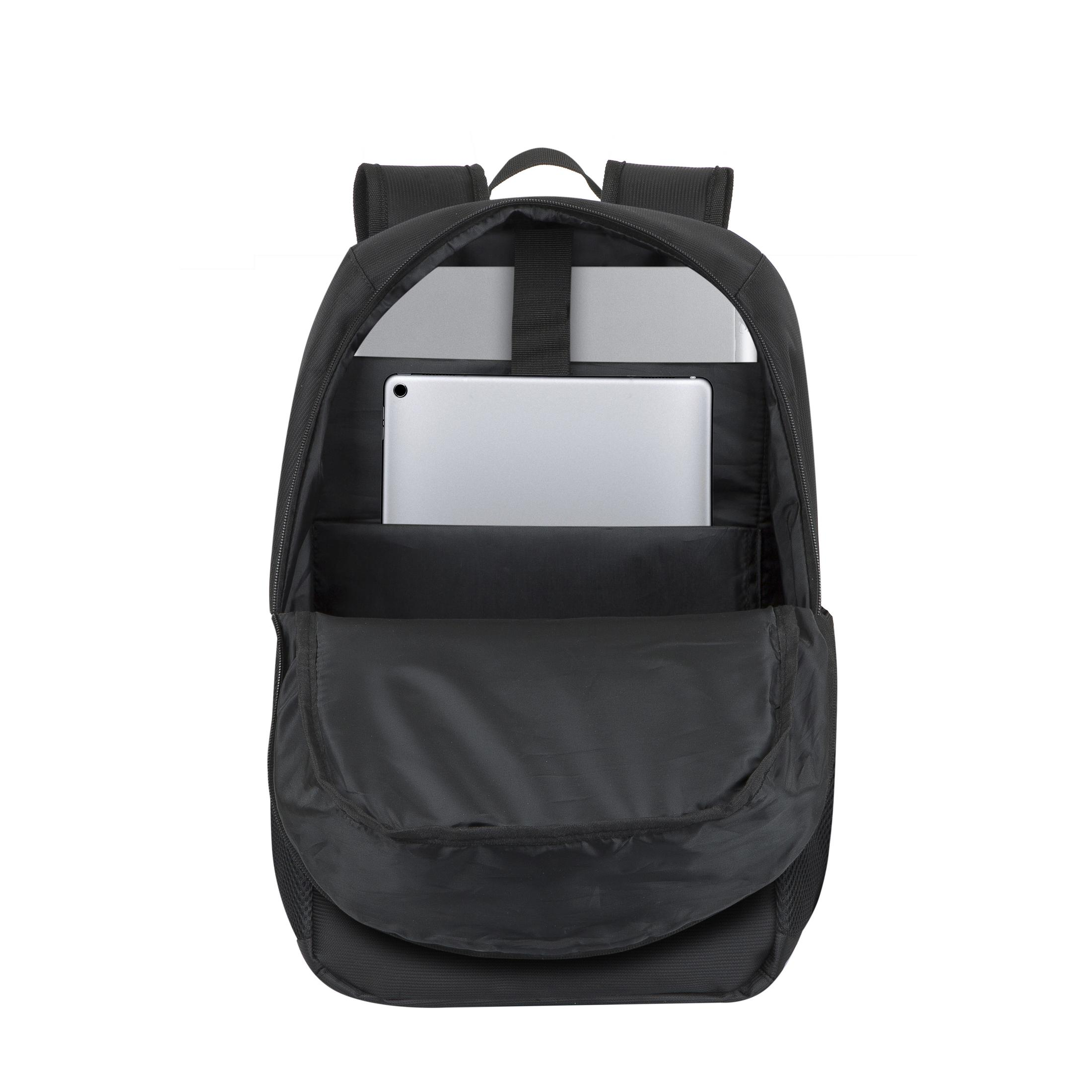 Schwarzer Rucksack mit geöffnetem Fach, darin ein Laptop und ein Tablet.