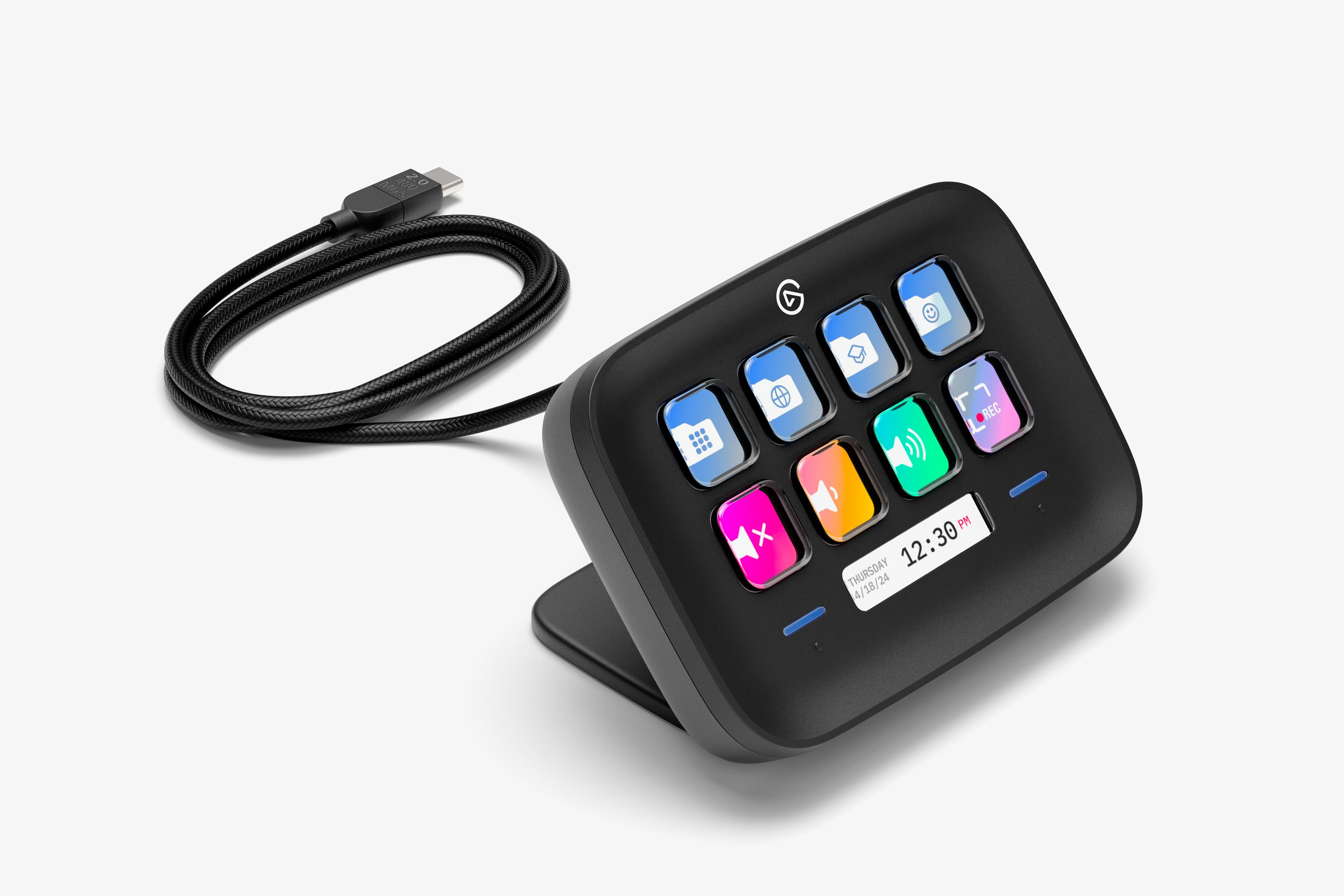 Deck di streaming nero con cavo USB-C e pulsanti illuminati.