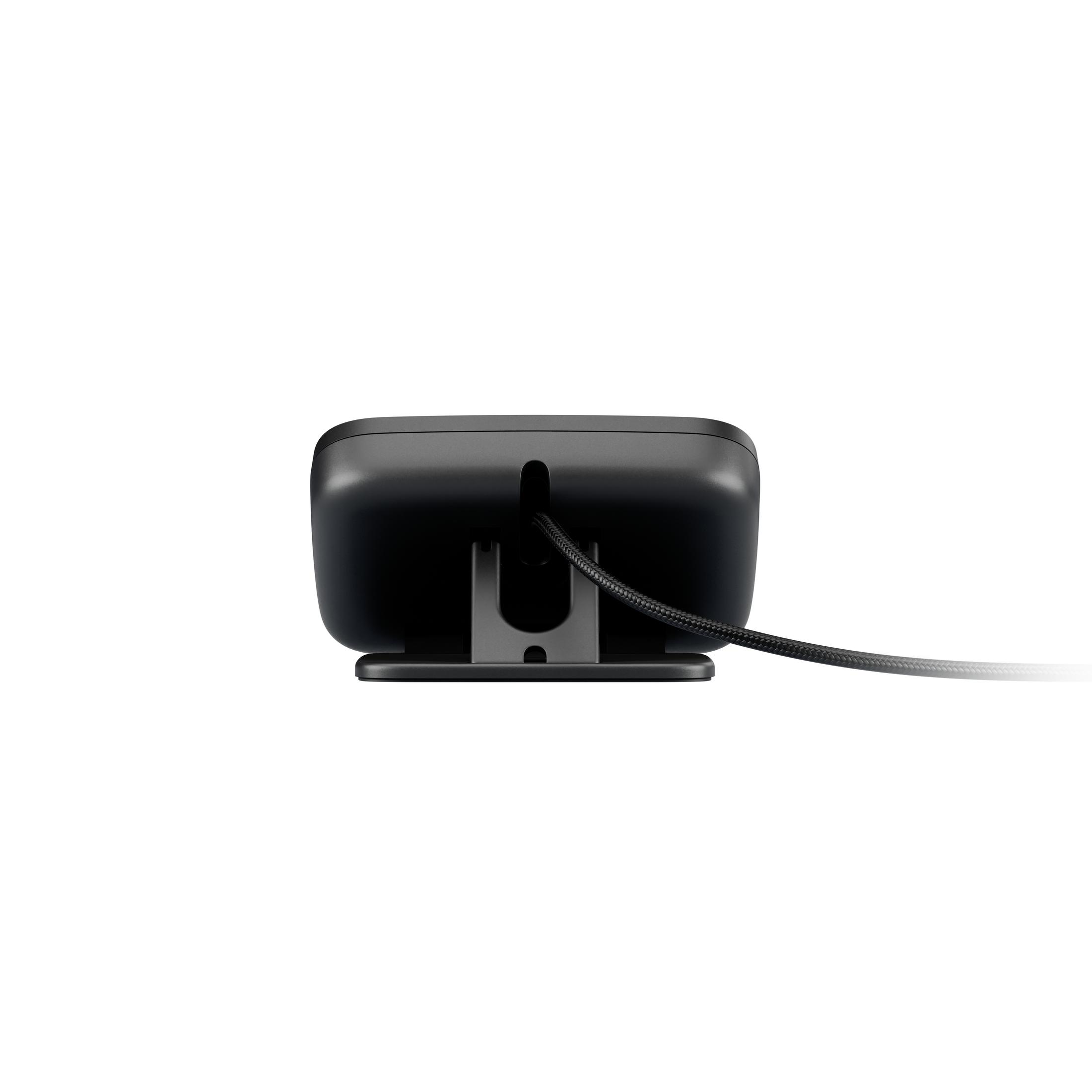Una webcam nera con supporto flessibile e cavo intrecciato vista da dietro.