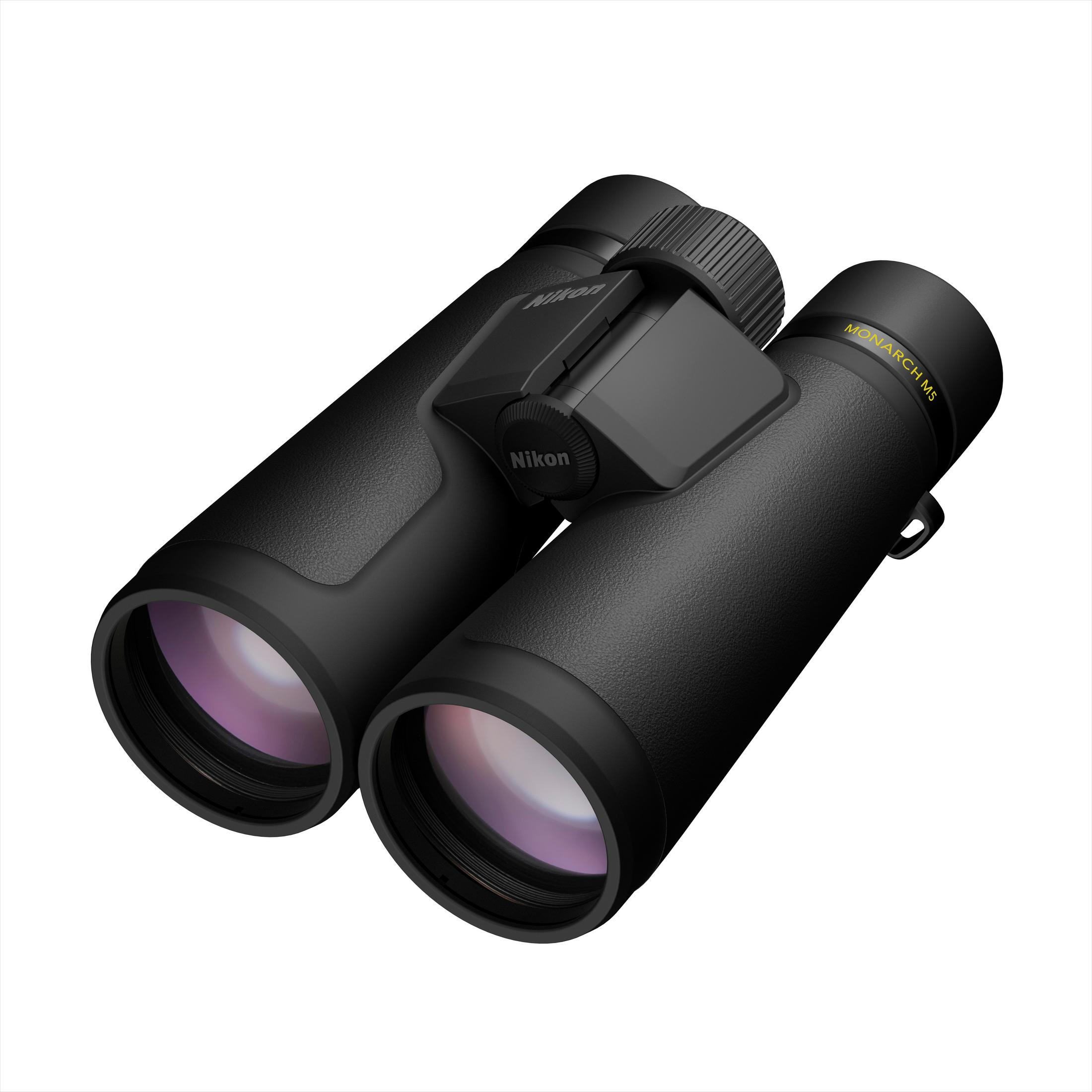 Prismáticos Nikon Monarch M5 negros con rueda de enfoque y tapas.