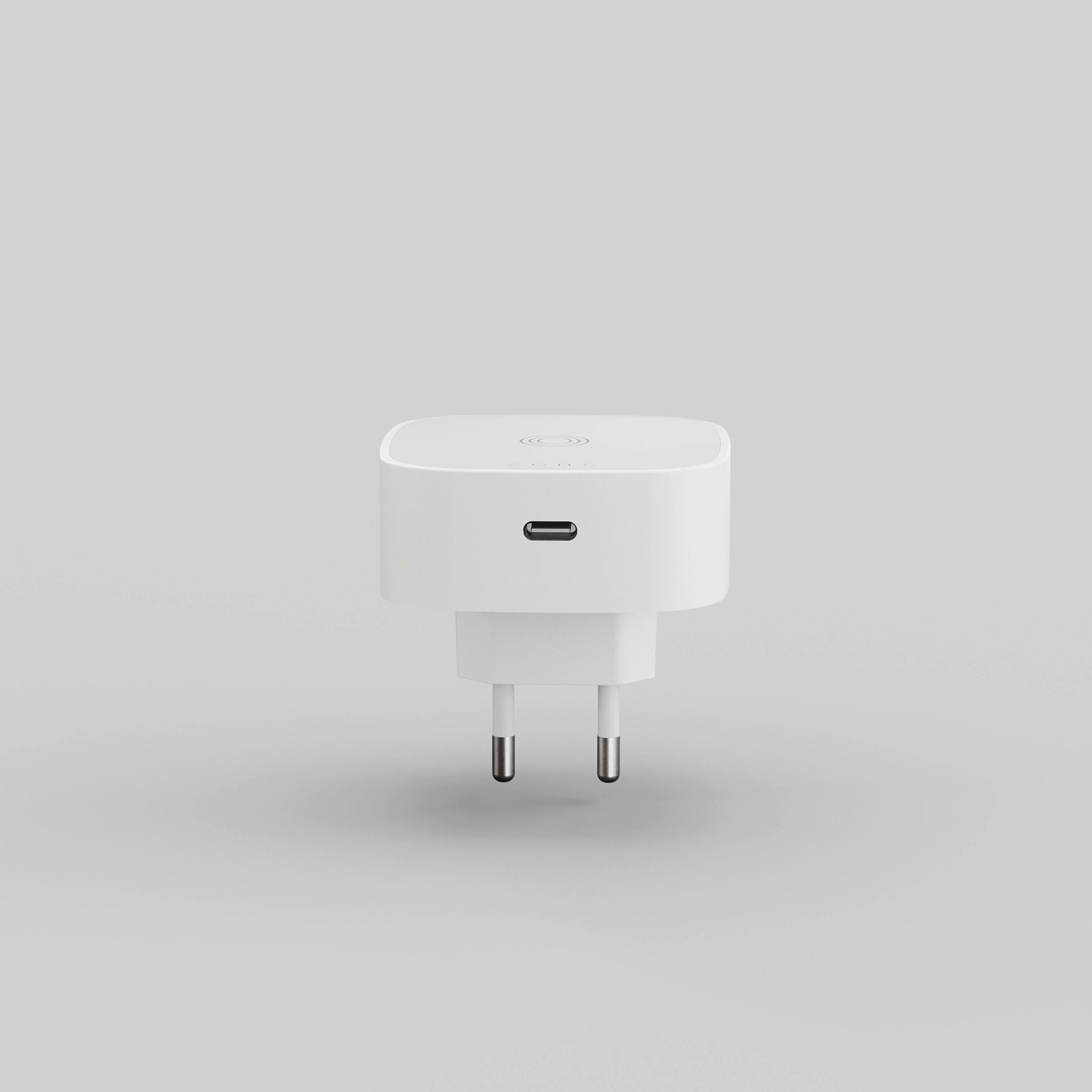 Een witte USB-C stekker met twee ronde metalen pinnen en een cirkelvormig patroon.