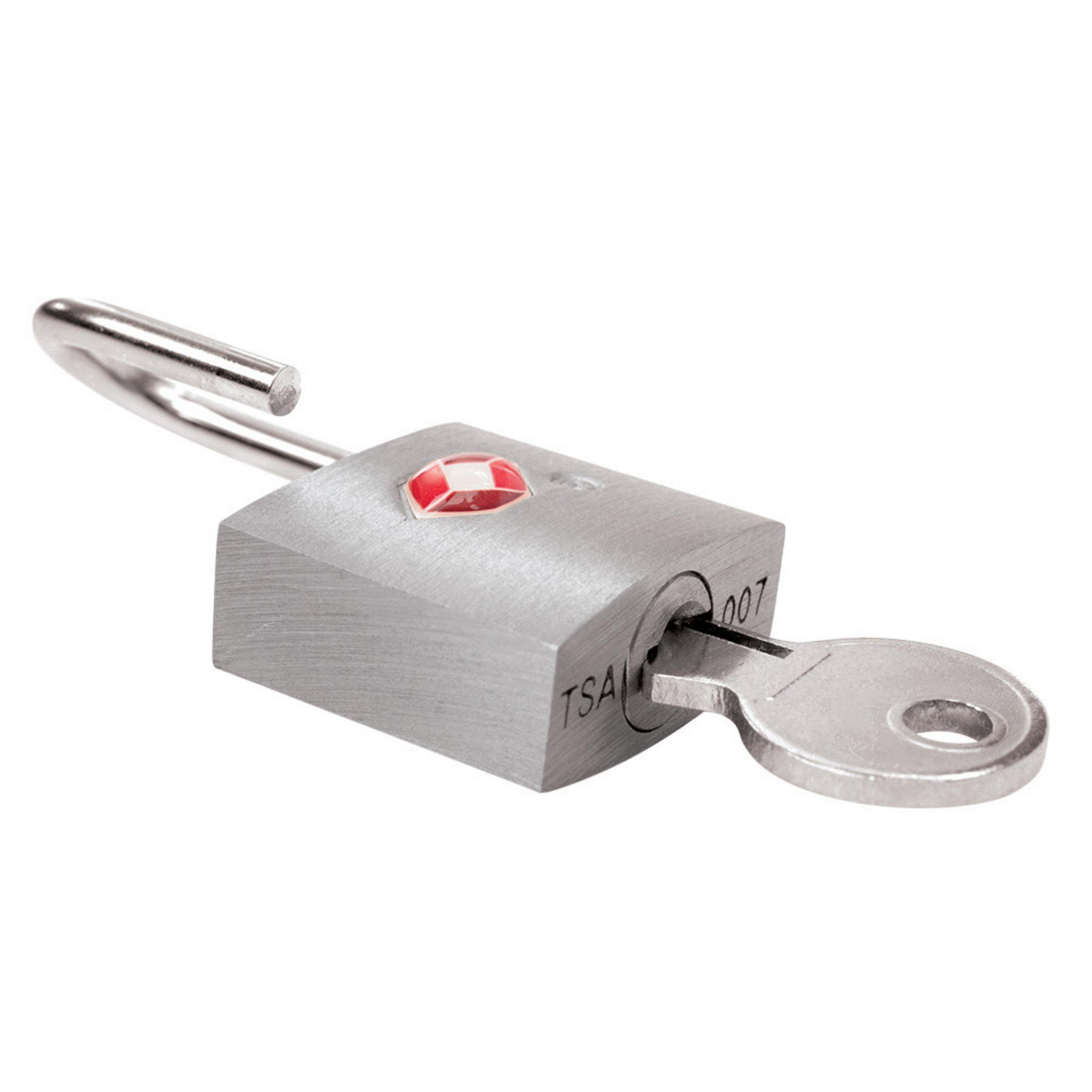 Ein TSA-Vorhängeschloss aus Metall mit einem Schlüssel, der in das Schlüsselloch gesteckt ist.