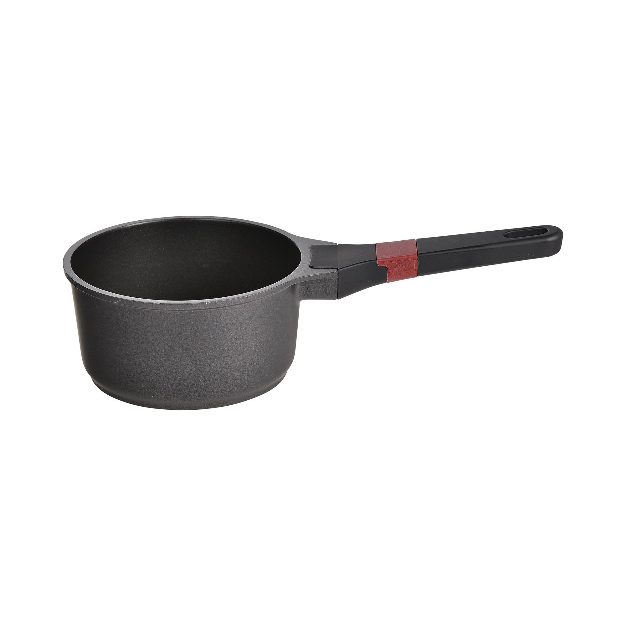 Olla gris con mango negro y acento rojo, aislada.
