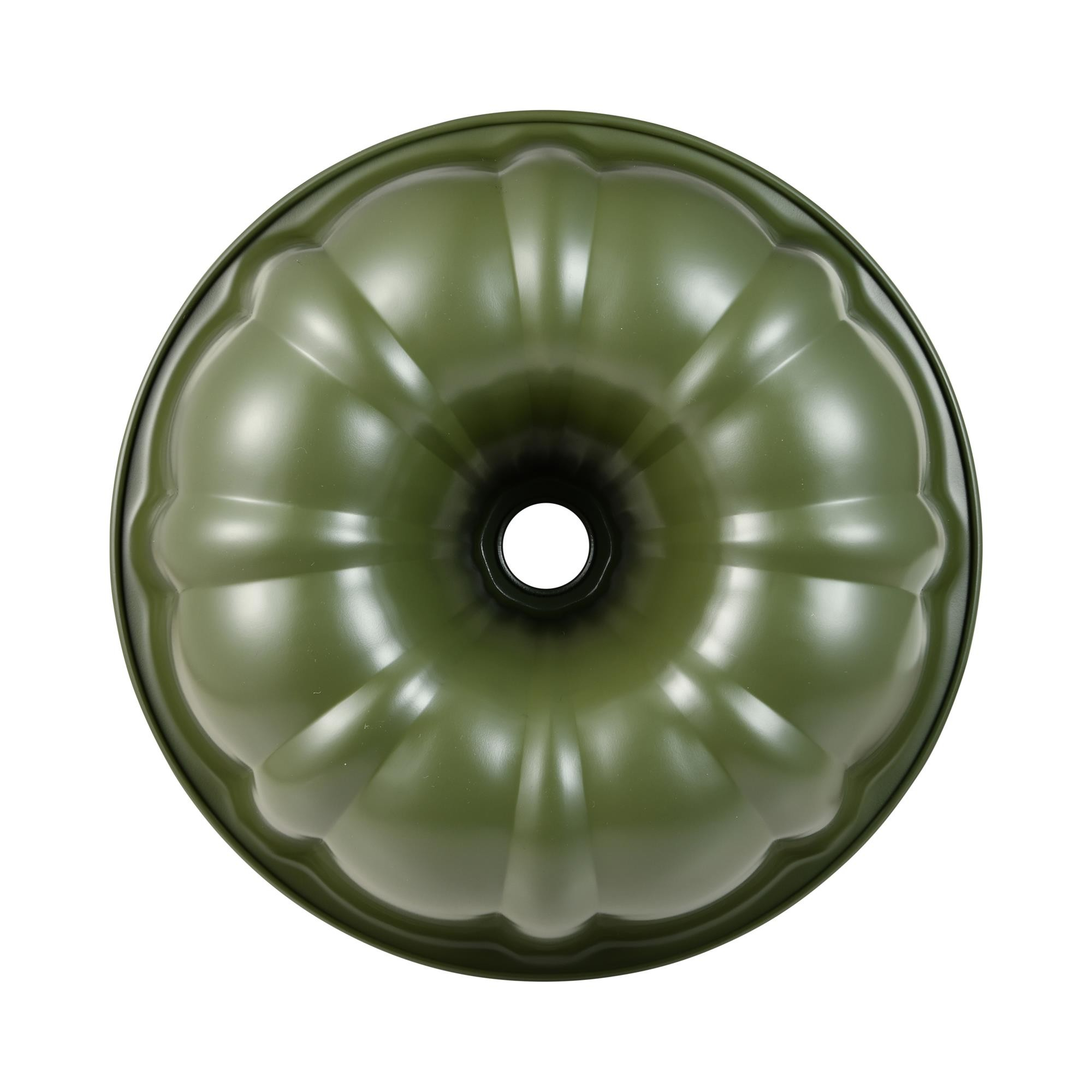 Un molde verde para bizcocho con acanalado vertical y agujero central.