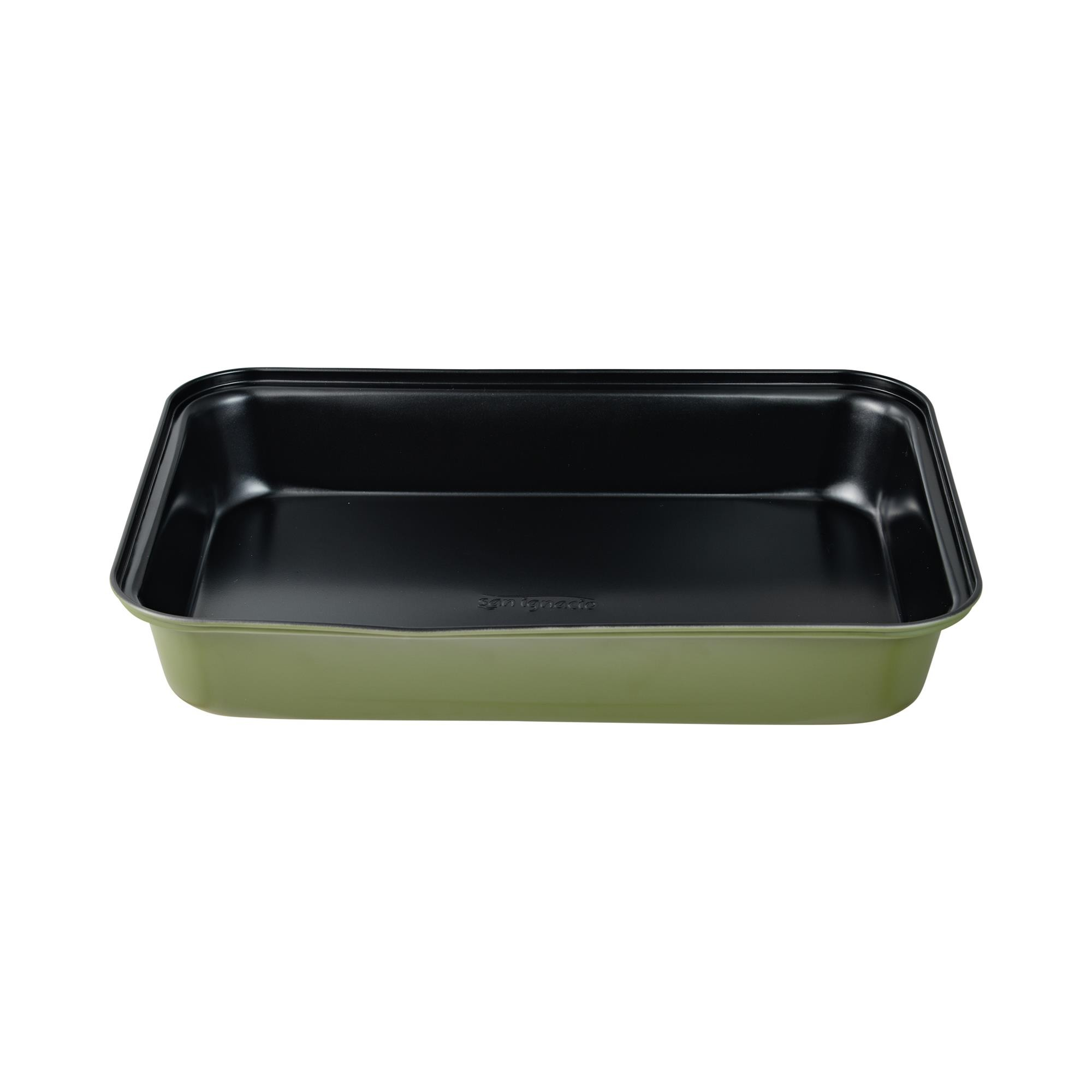 Una fuente de horno rectangular verde con interior negro.
