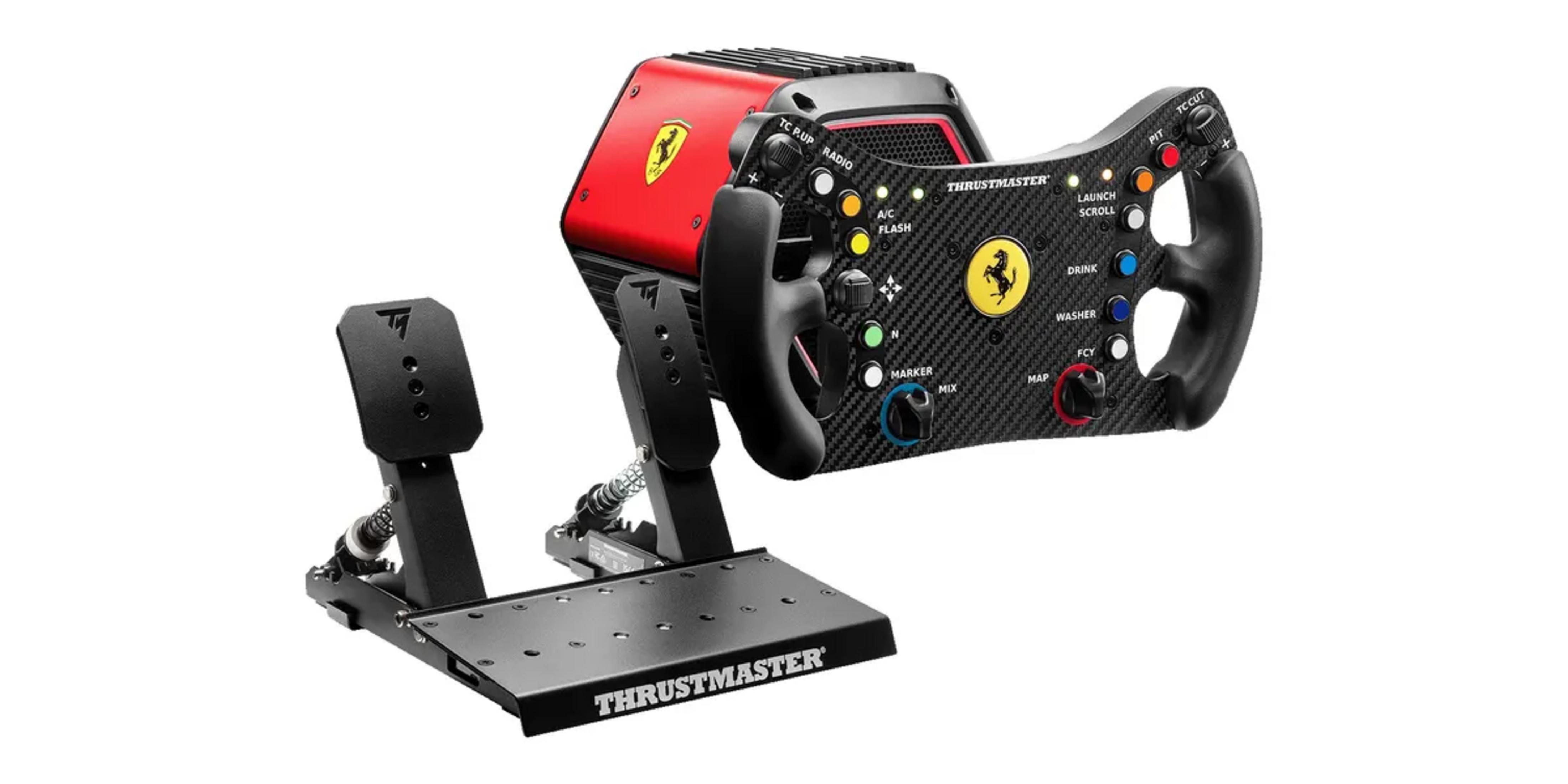 Un volante da corsa rosso con pedali e molti pulsanti e interruttori.