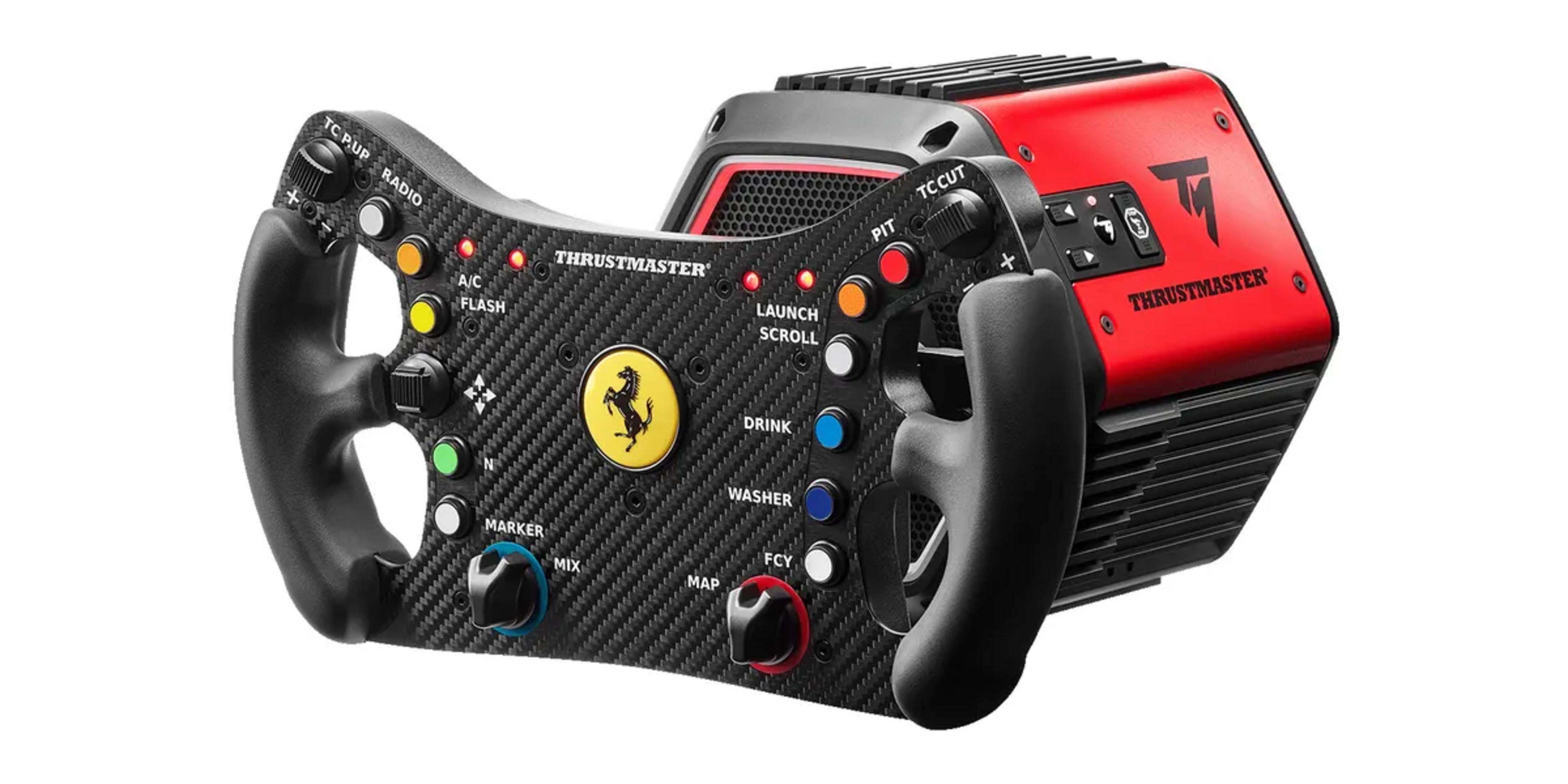 Un volante da corsa in fibra di carbonio nero con controlli rossi e neri e logo Ferrari.