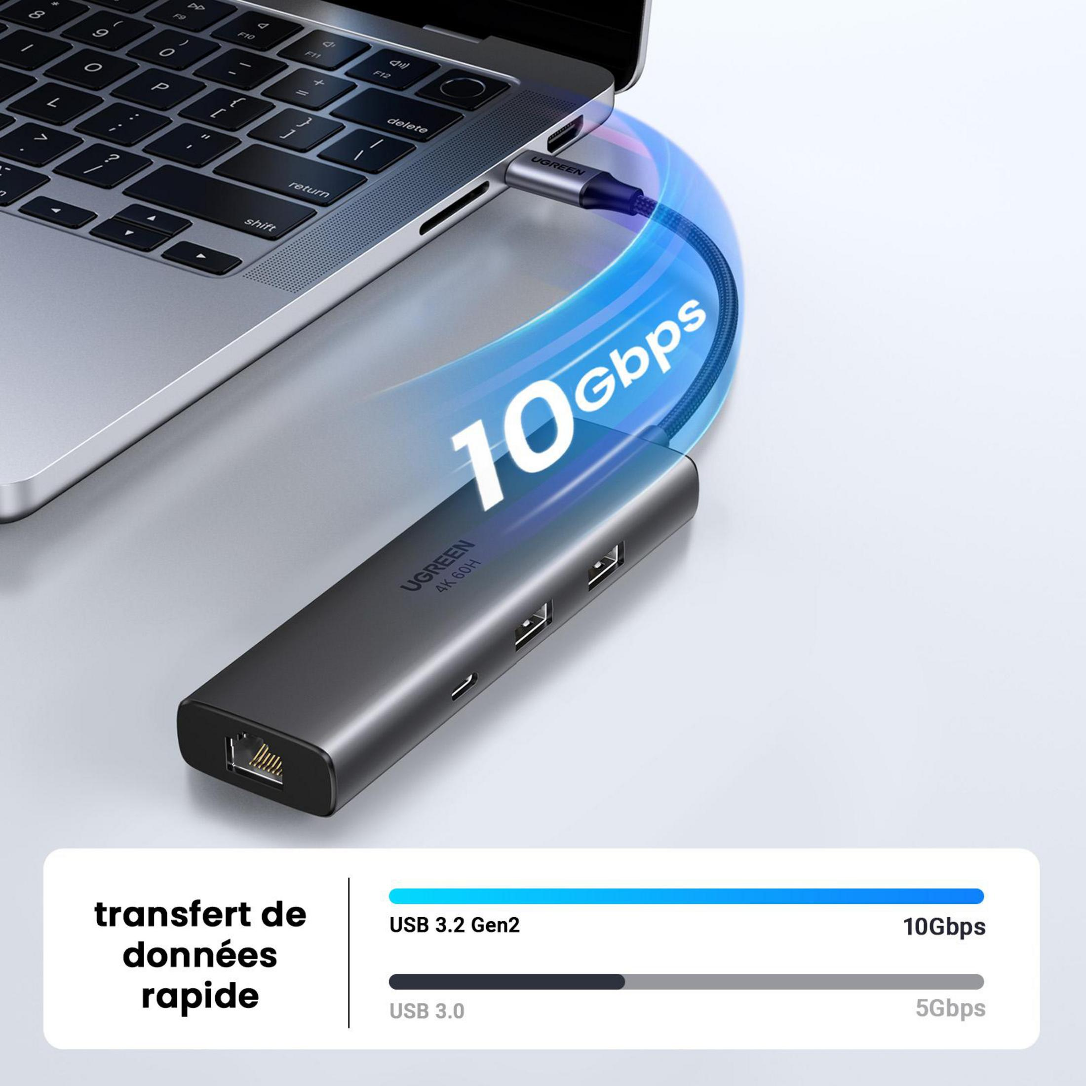 Laptop podłączony do huba USB obsługującego prędkość 10 Gb/s.