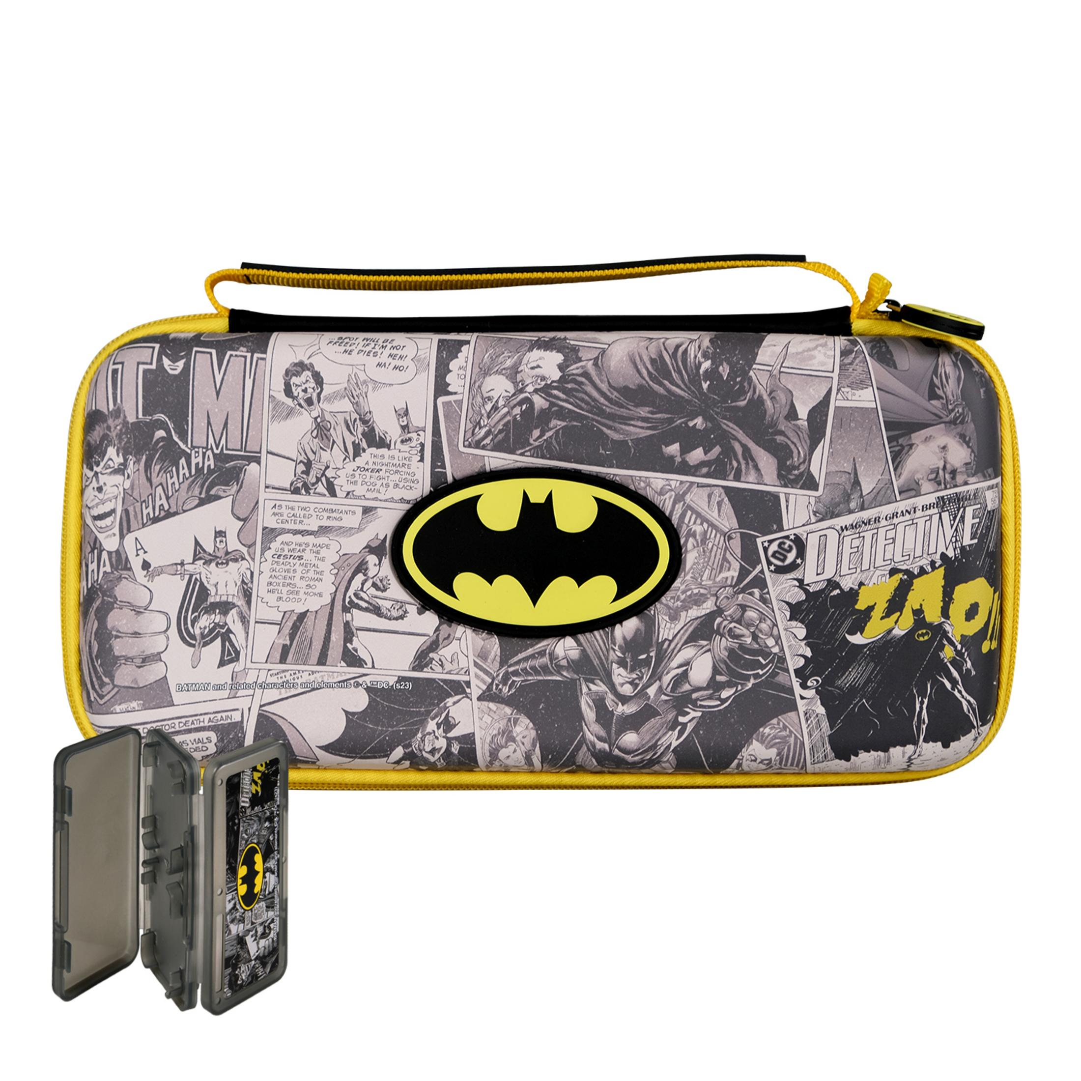 Estuche con estampado de cómic de Batman con Joker y logo de Batman. Un estuche de tarjetas de juego al lado.