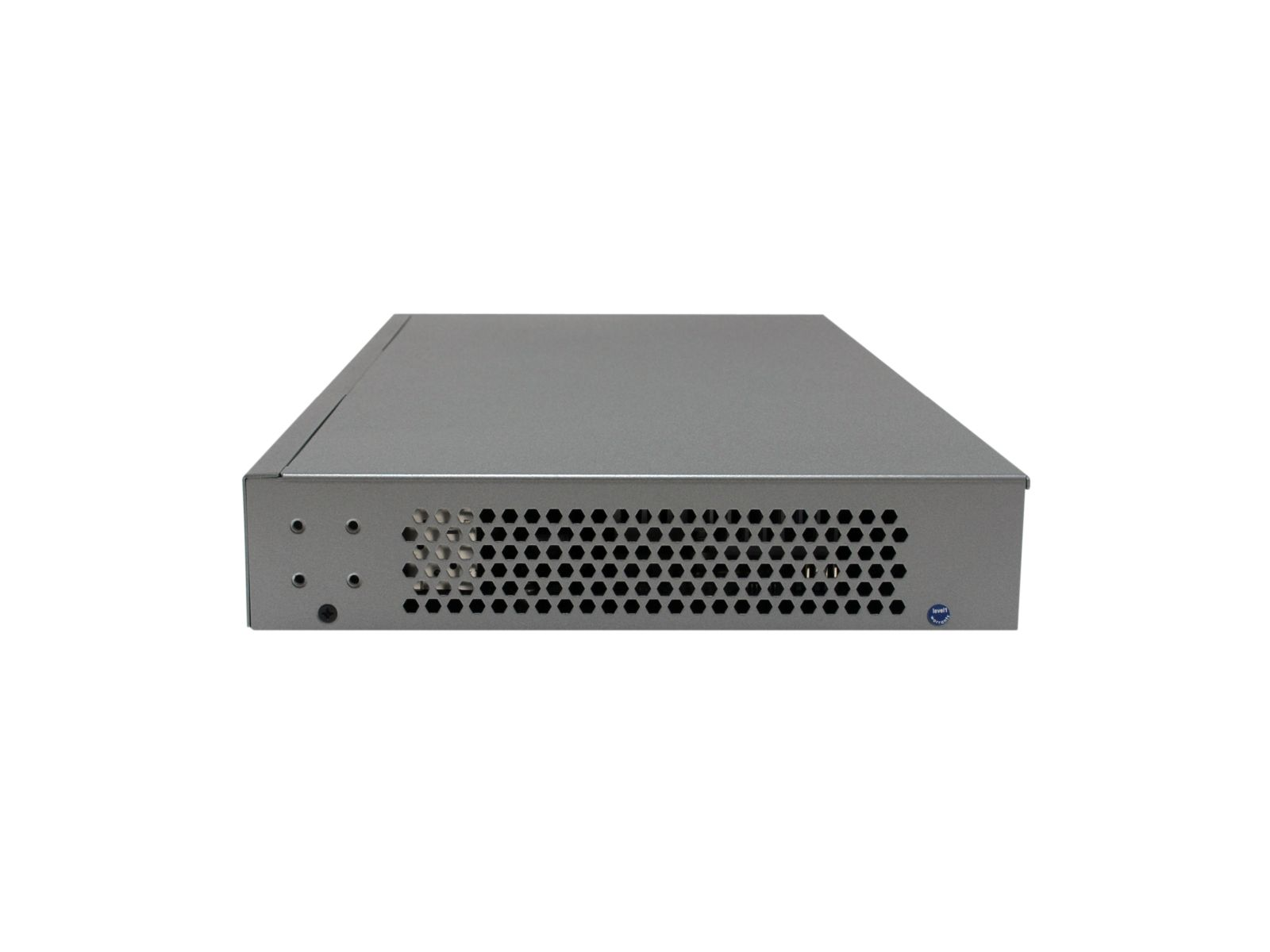 Uno switch di rete argentato su sfondo bianco, con prese d'aria e spie luminose.