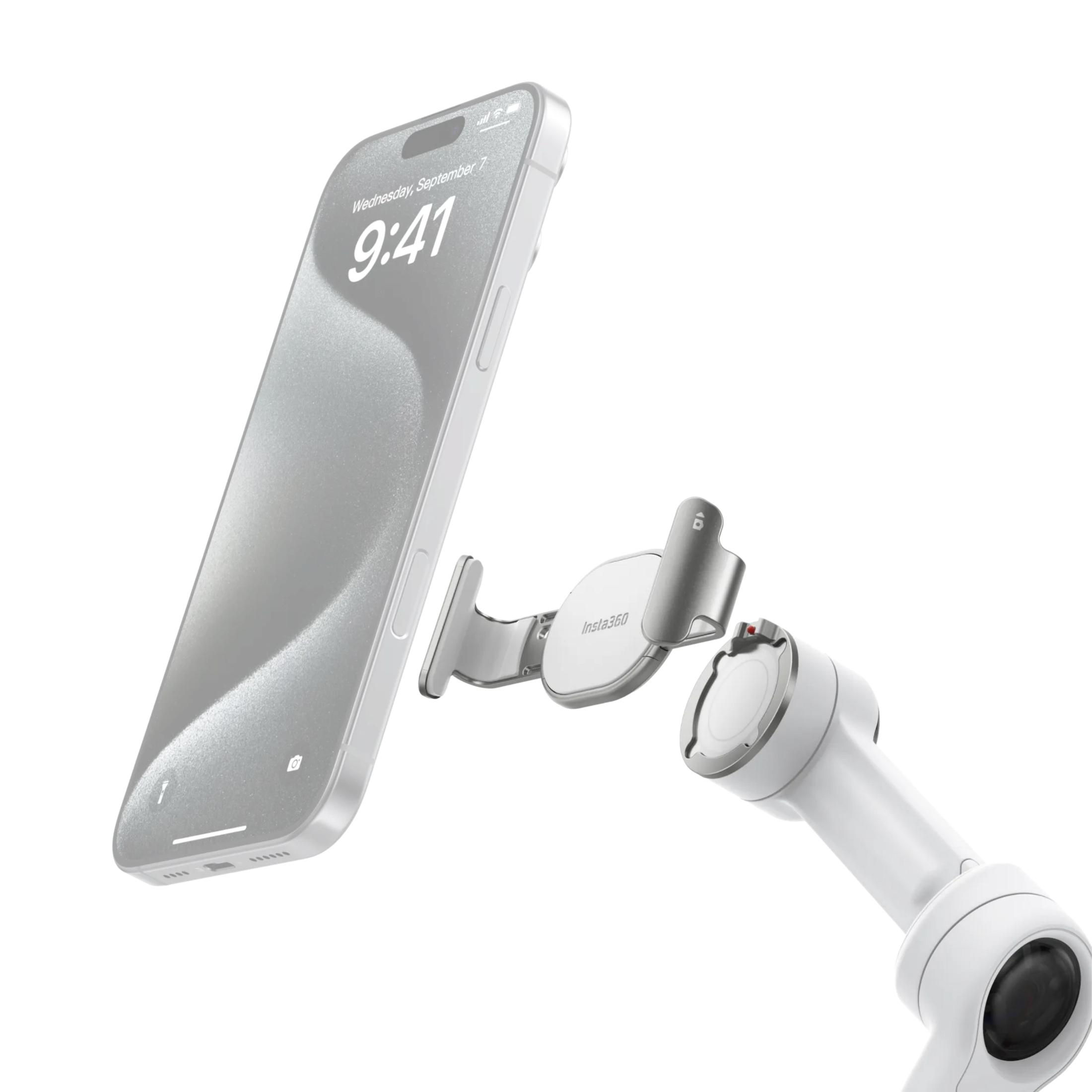 Ein silbernes Smartphone neben einer weißen Kamerahalterung.