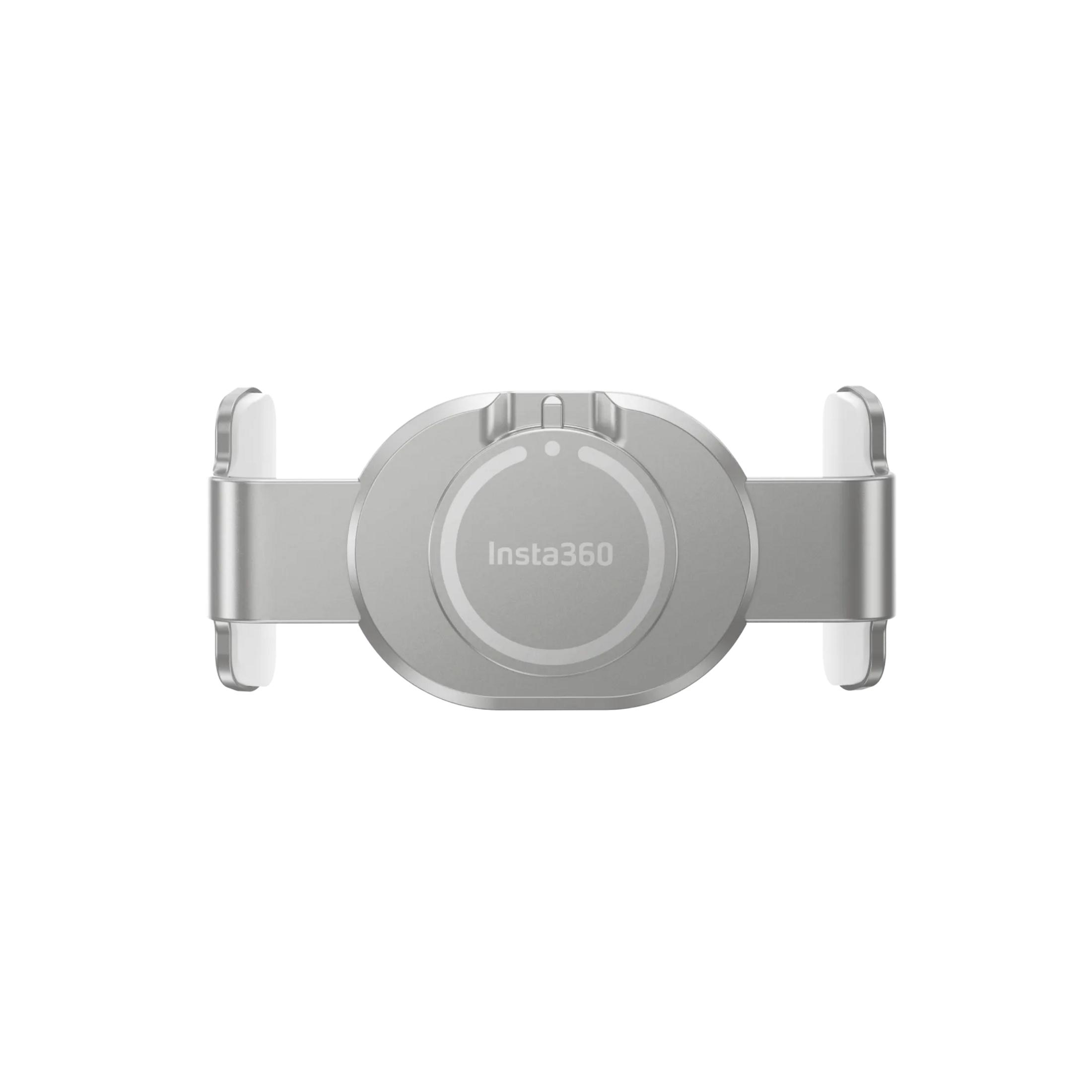 Ein silberner Insta360-Halter mit zwei weißen Halterungen, der auf einem weißen Hintergrund zu sehen ist.