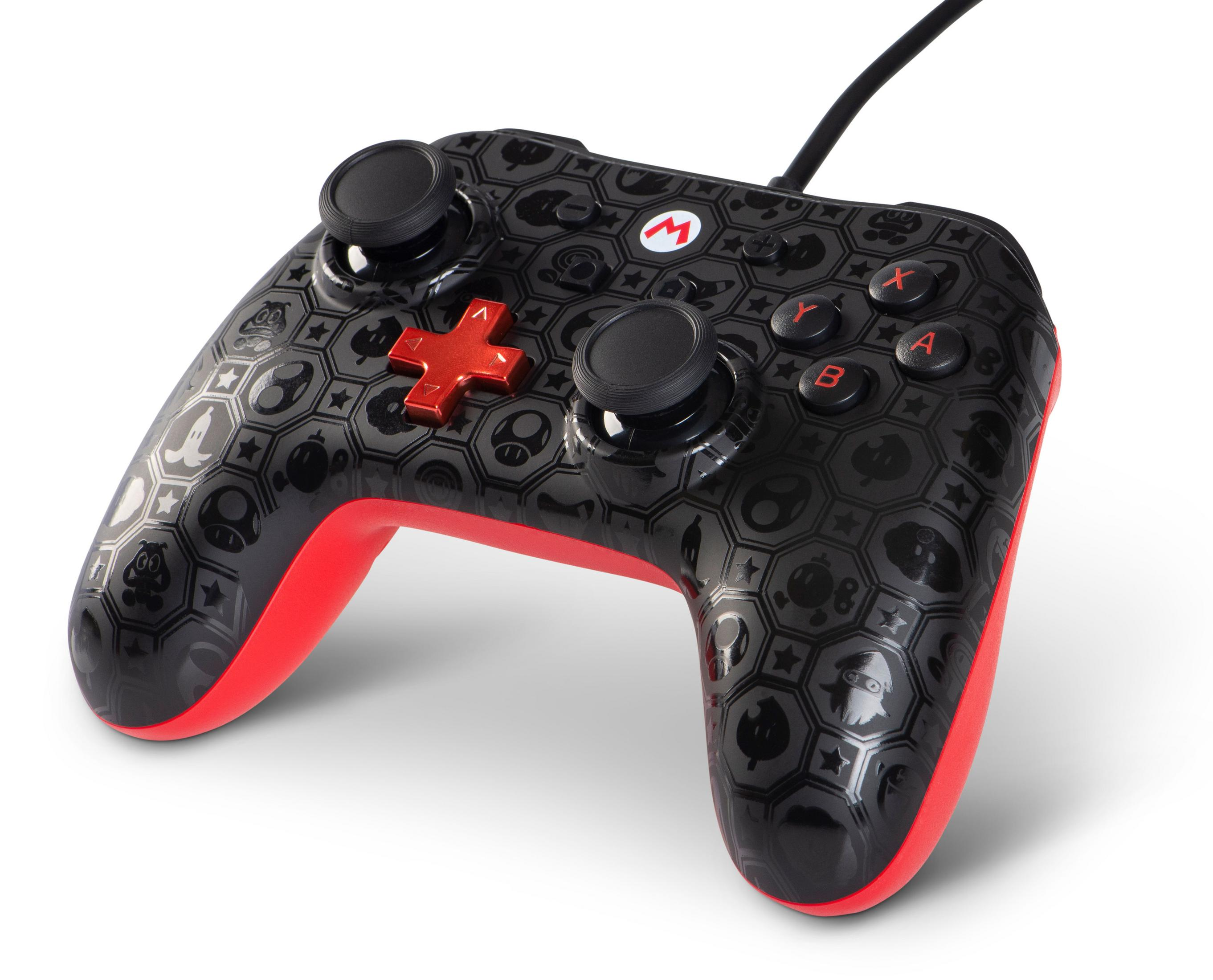 Schwarzer Controller mit roten Akzenten, Mario-Motiven und Hexagon-Muster.