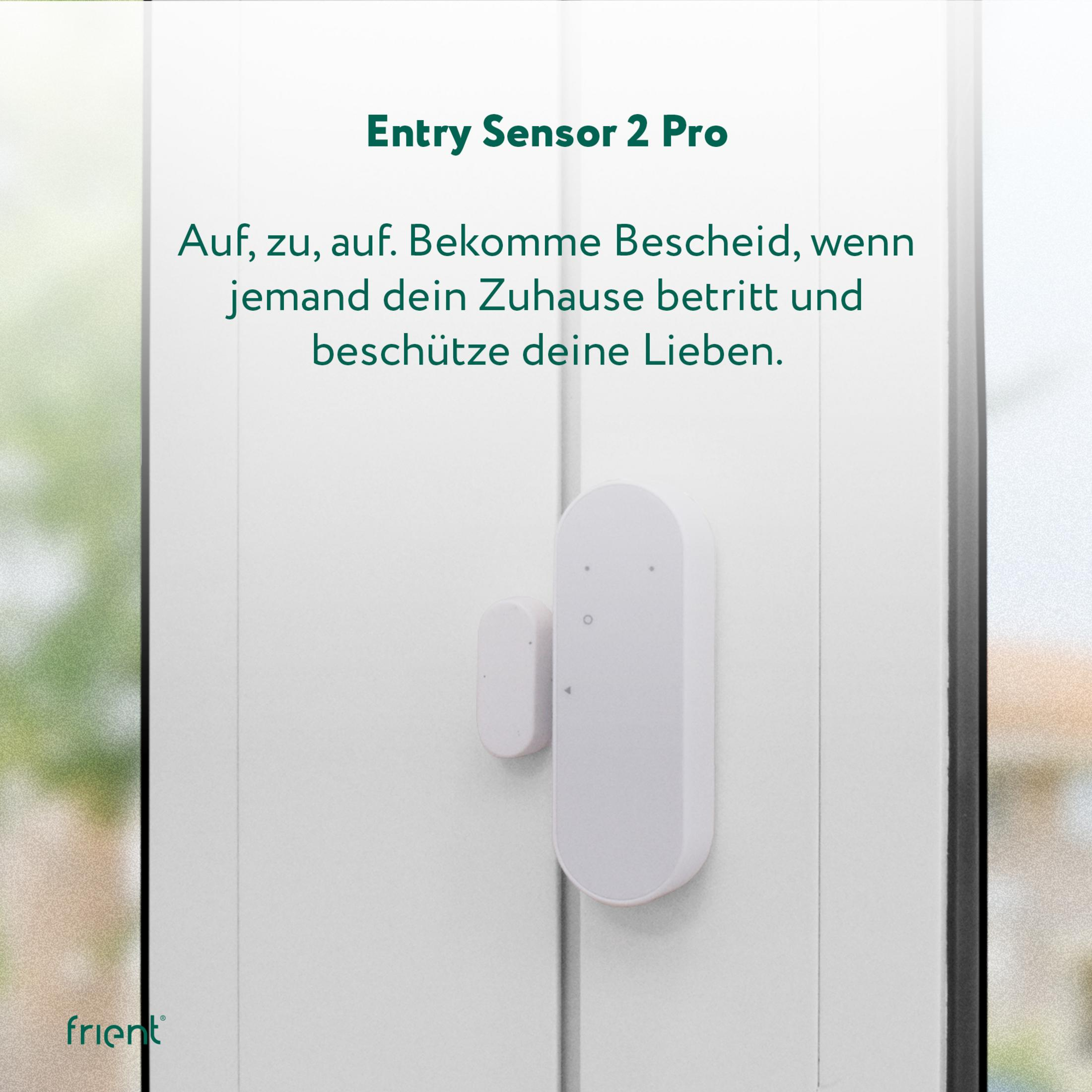 Zwei weiße frient Türsensoren an einer weißen Tür. Produktbild.