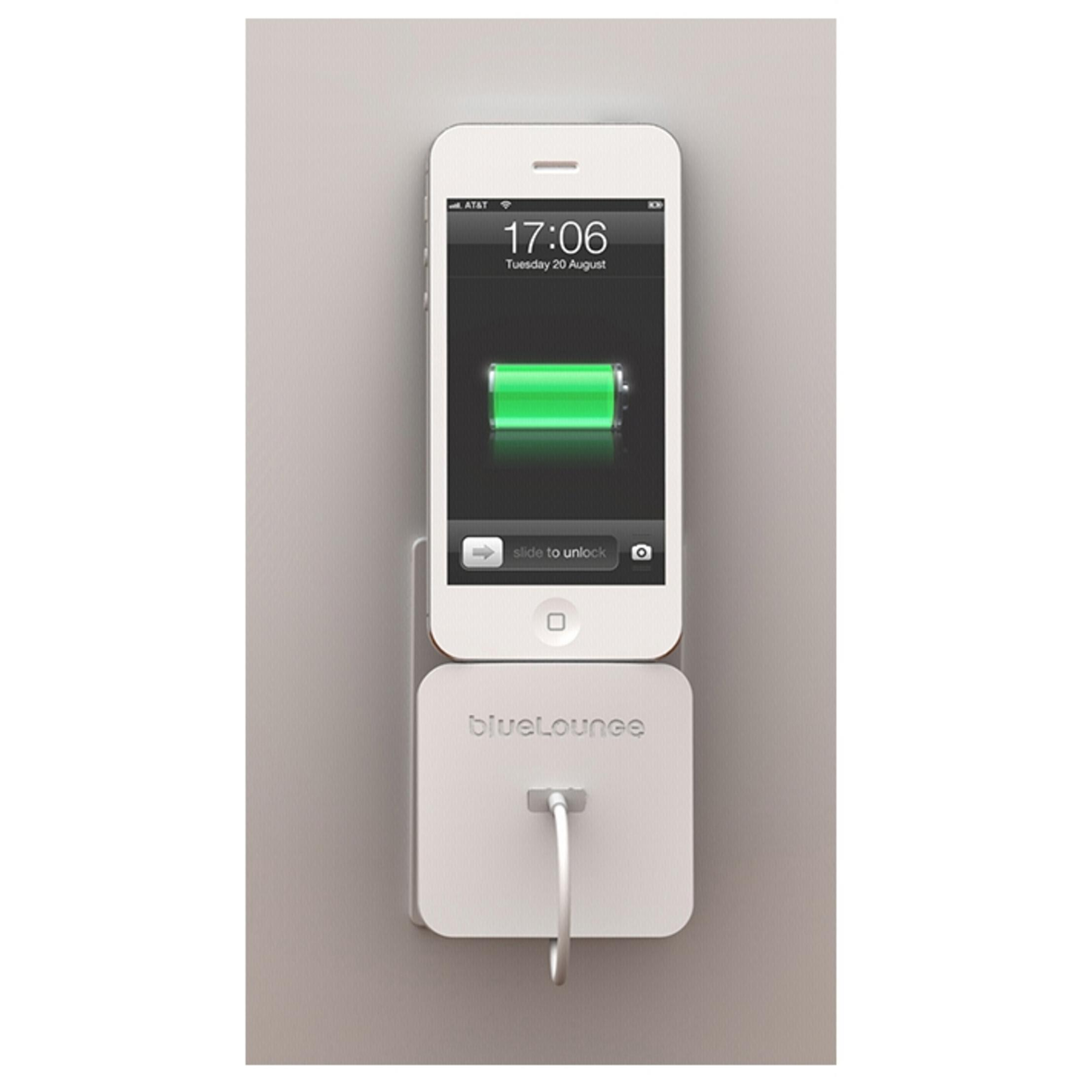 Ein weißes iPhone mit grünem Akkusymbol und „slide to unlock“.