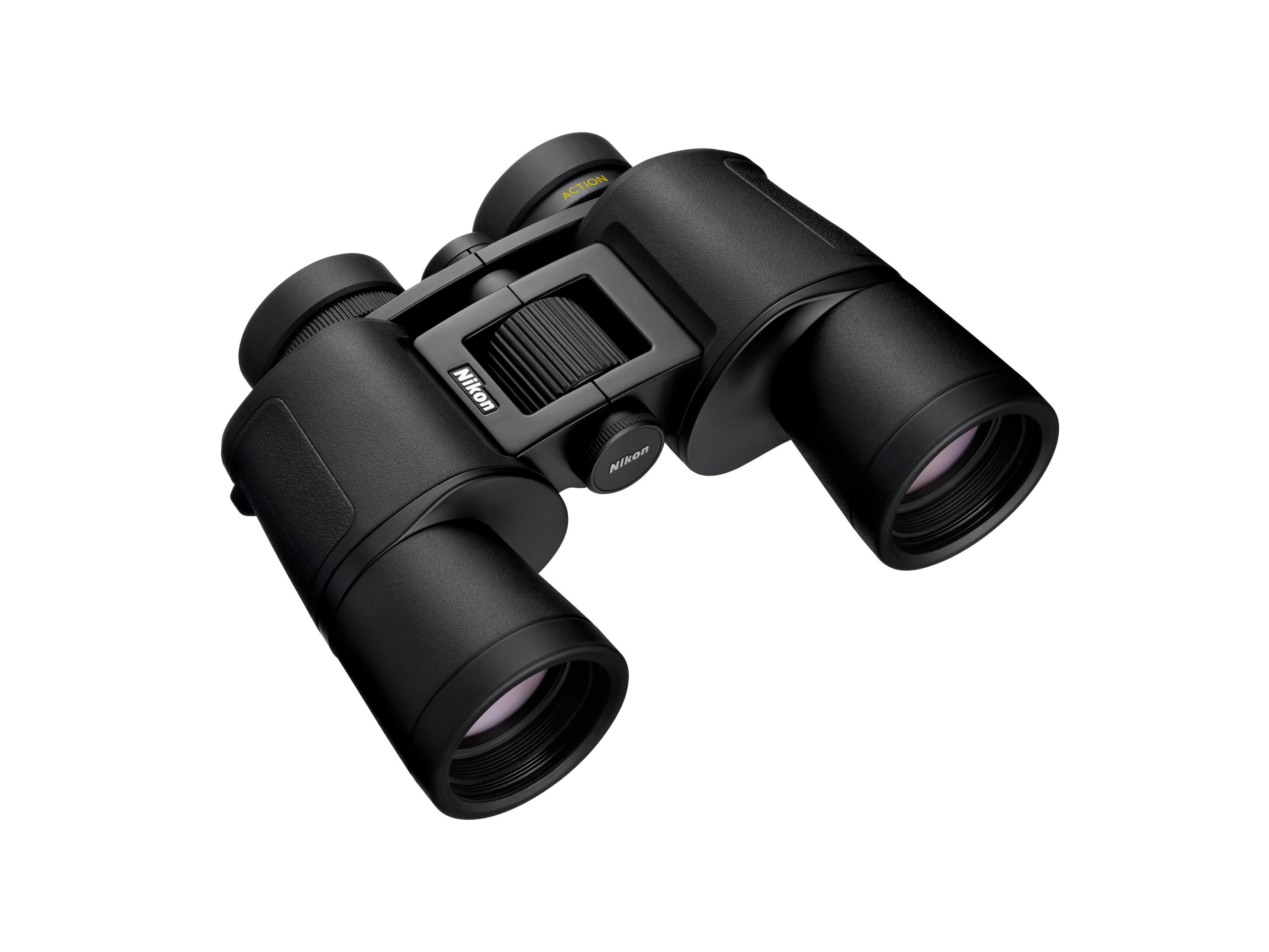 Odaklama tekerleği ve lens kapakları olan siyah Nikon dürbün.