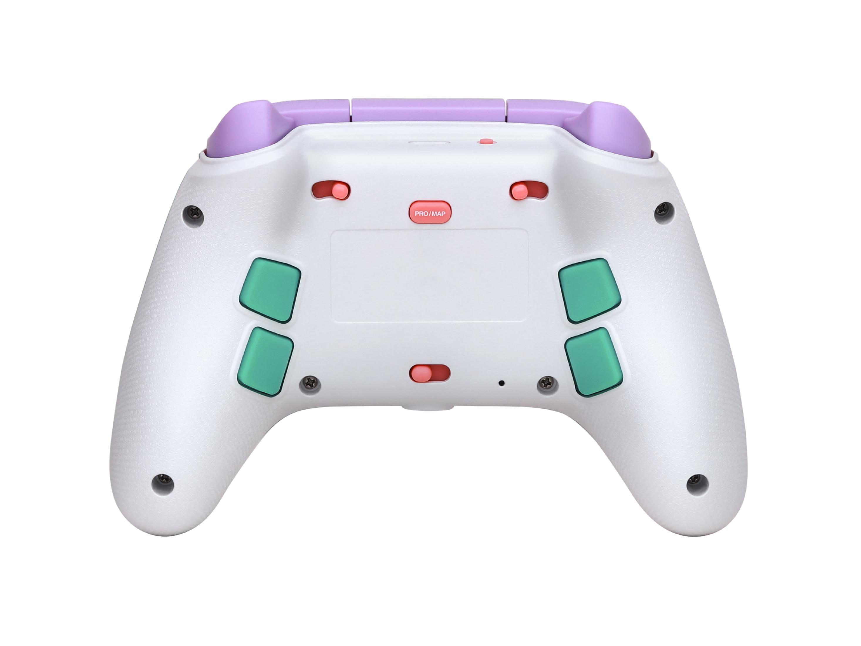 Rückseite eines weißen Controllers mit lila Akzenten und grünen Tasten.