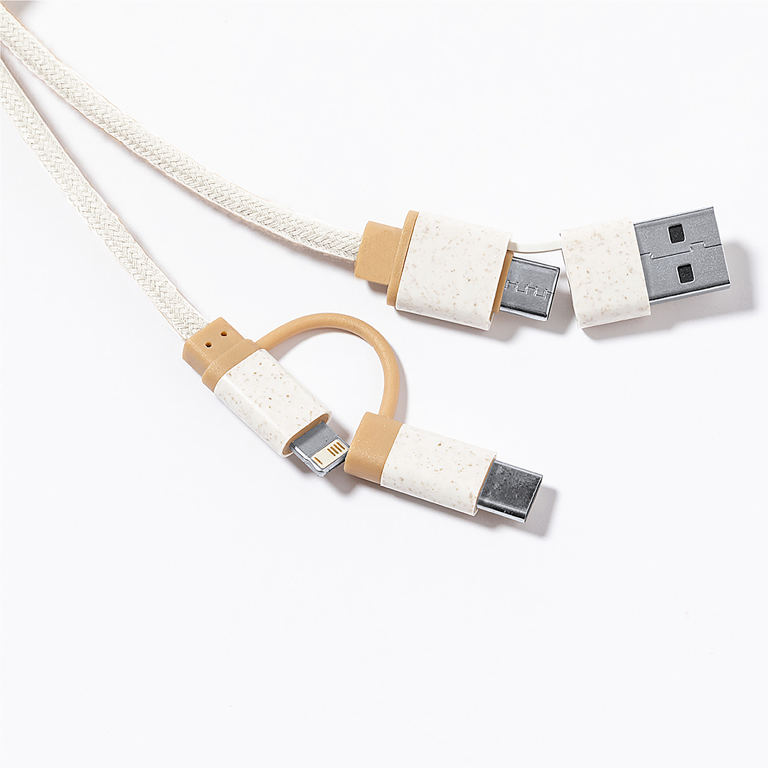 Un cavo di ricarica intrecciato bianco e beige con connettori USB, Lightning e USB-C.