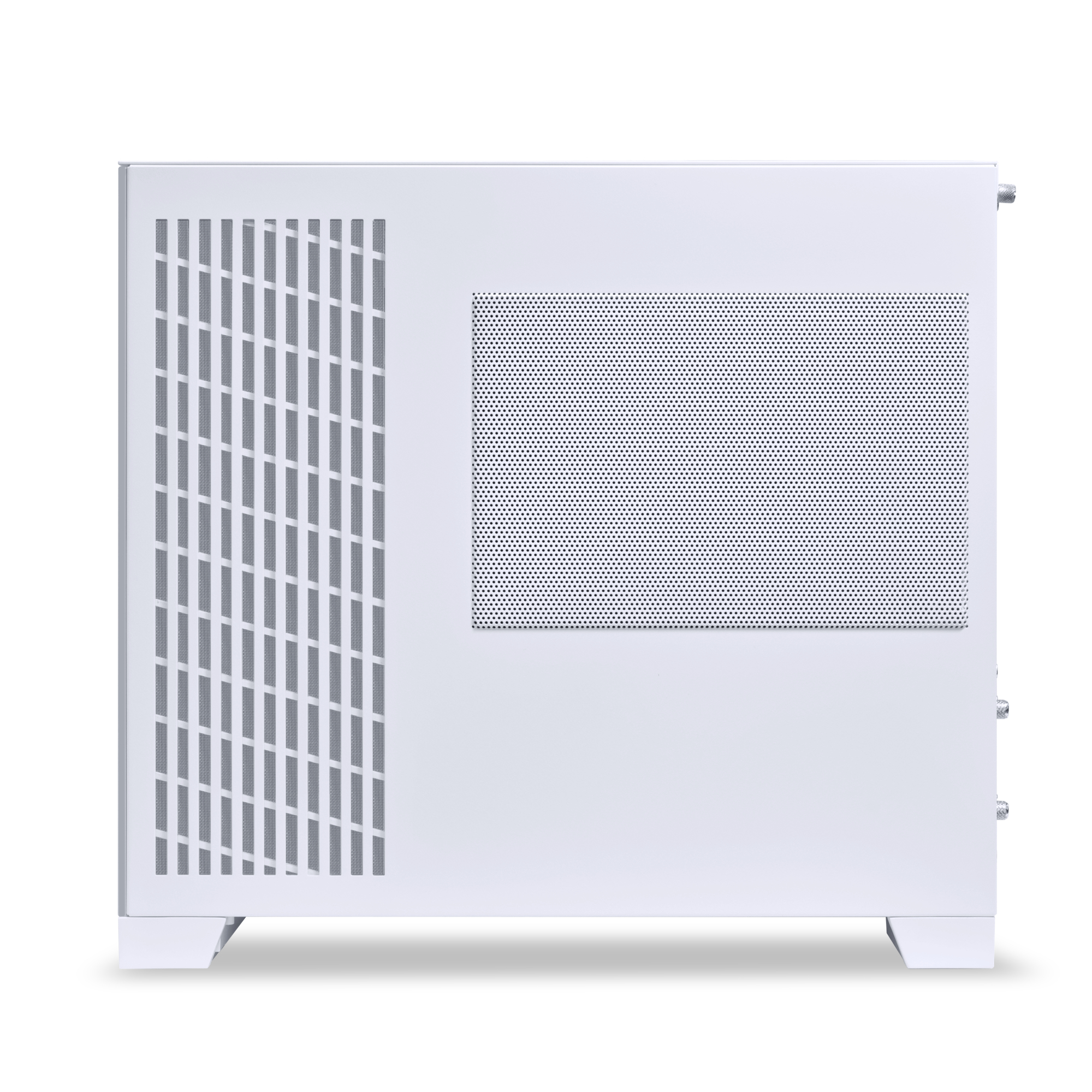Una caja de ordenador blanca con rejillas de ventilación delante y al lado.