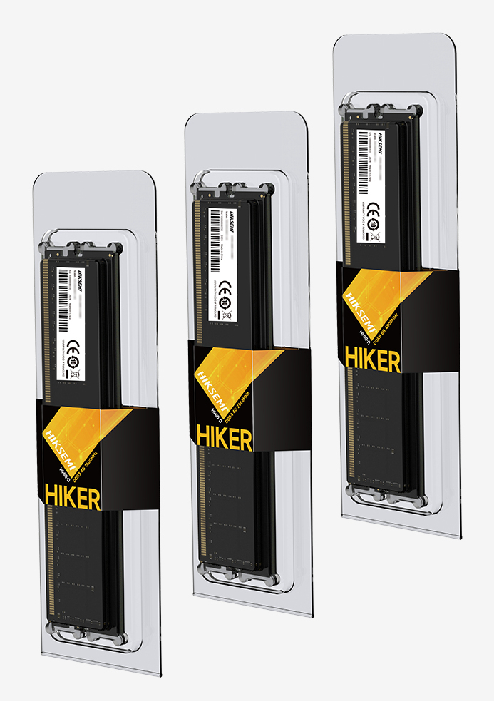Drei RAM-Module in Verpackungen mit schwarzem und orangefarbenem Etikett.