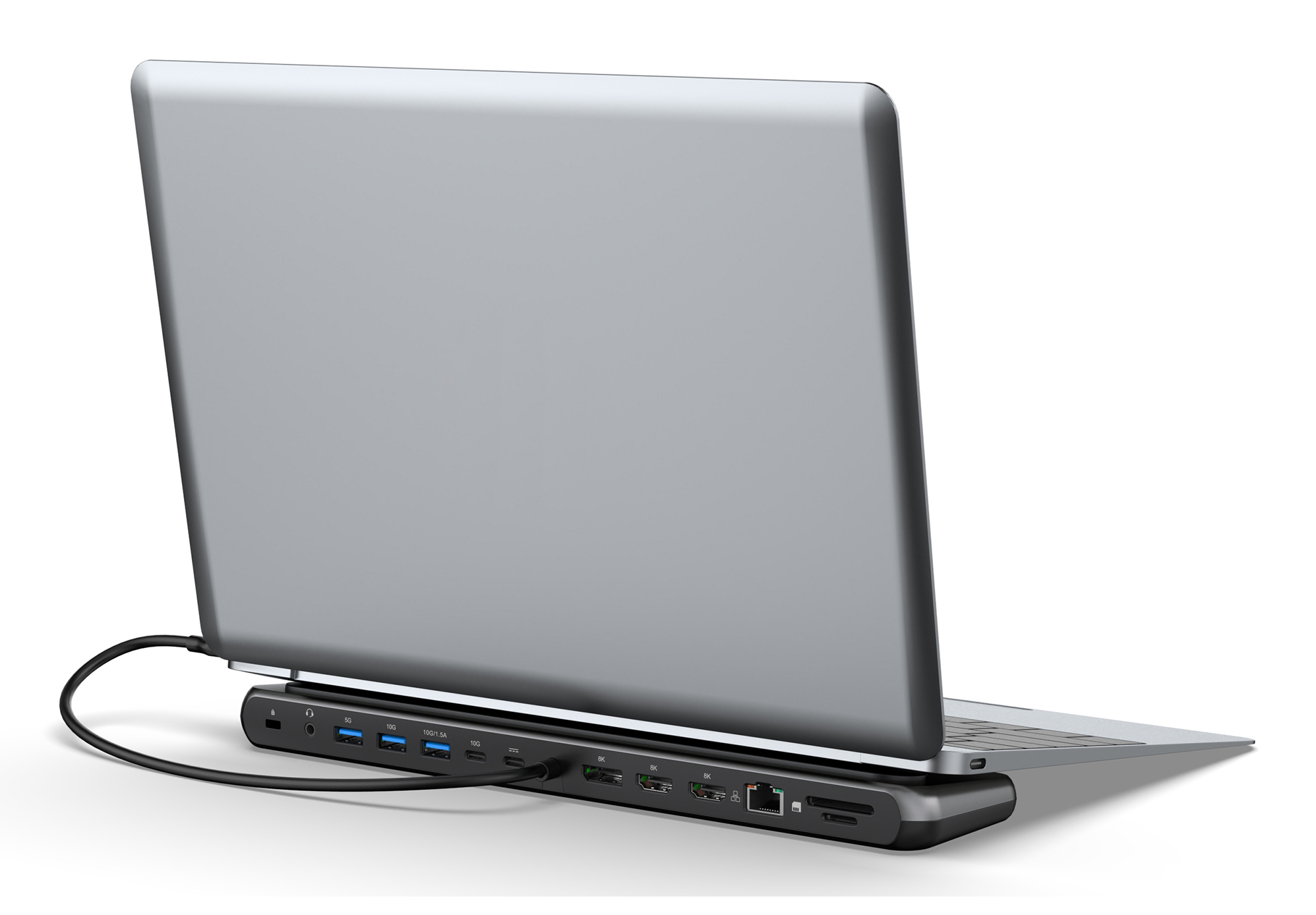 Ein Laptop steht auf einem Dockingstation mit vielen Anschlüssen.