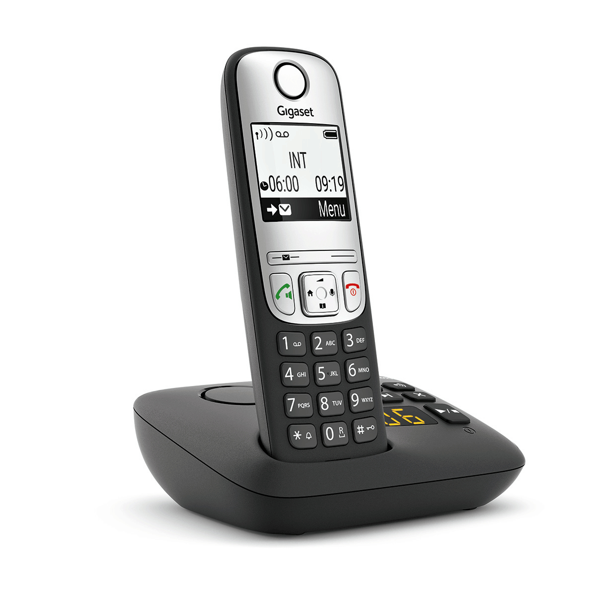 Un telefono cordless Gigaset nero con parte superiore argentata è nella sua base di ricarica.