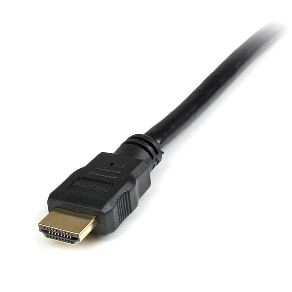 Un cable HDMI negro con conector dorado sobre fondo blanco.