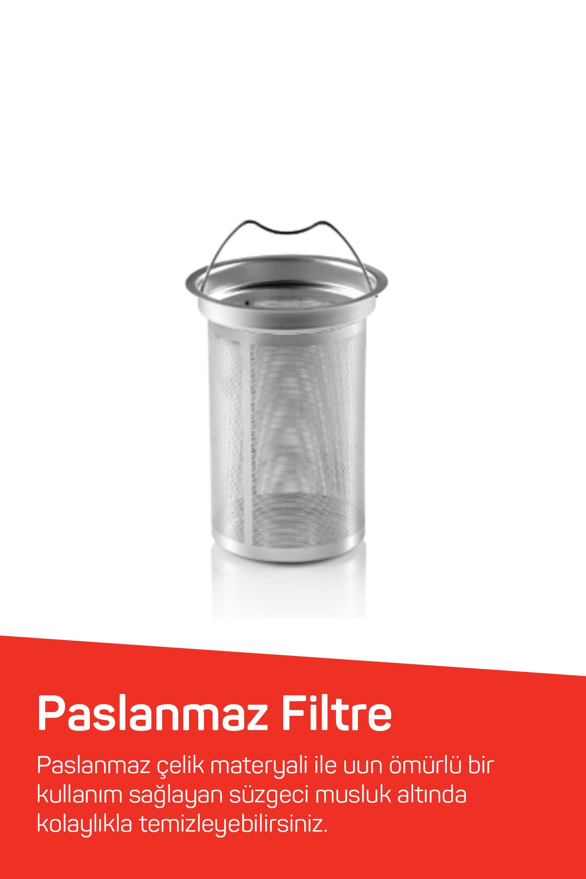 Gümüş metal demlik, saplı, beyaz arka plan üzerinde.